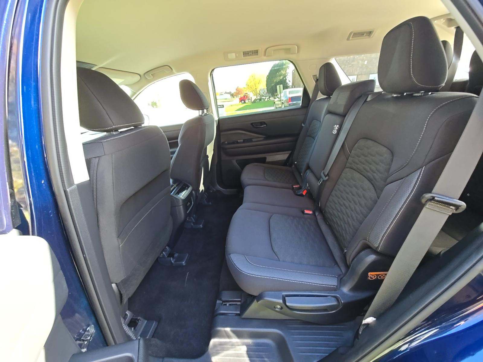 2025 Nissan Pathfinder SV FWD