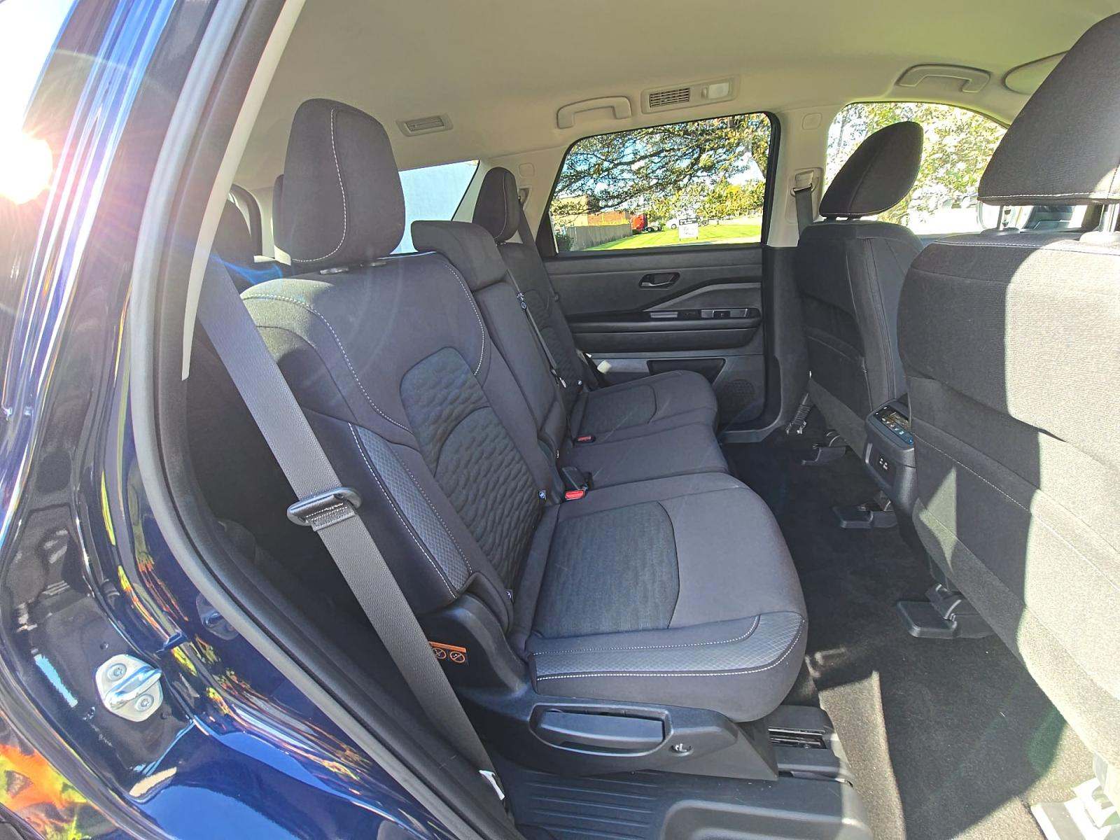 2025 Nissan Pathfinder SV FWD