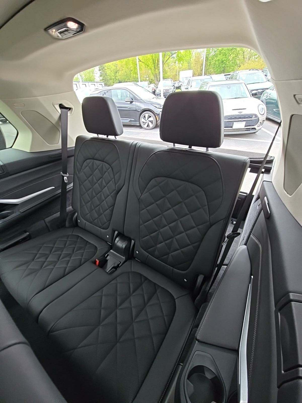 2025 BMW X7 xDrive40i AWD