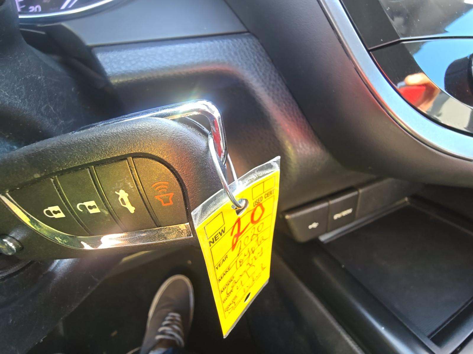 2020 Toyota Camry SE FWD