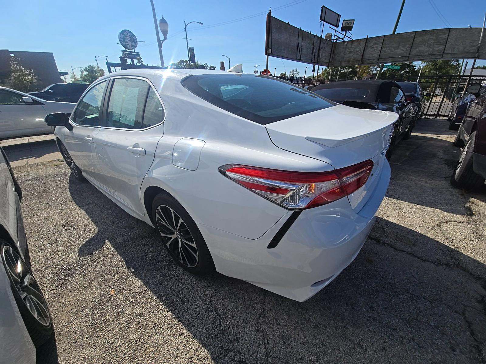 2020 Toyota Camry SE FWD