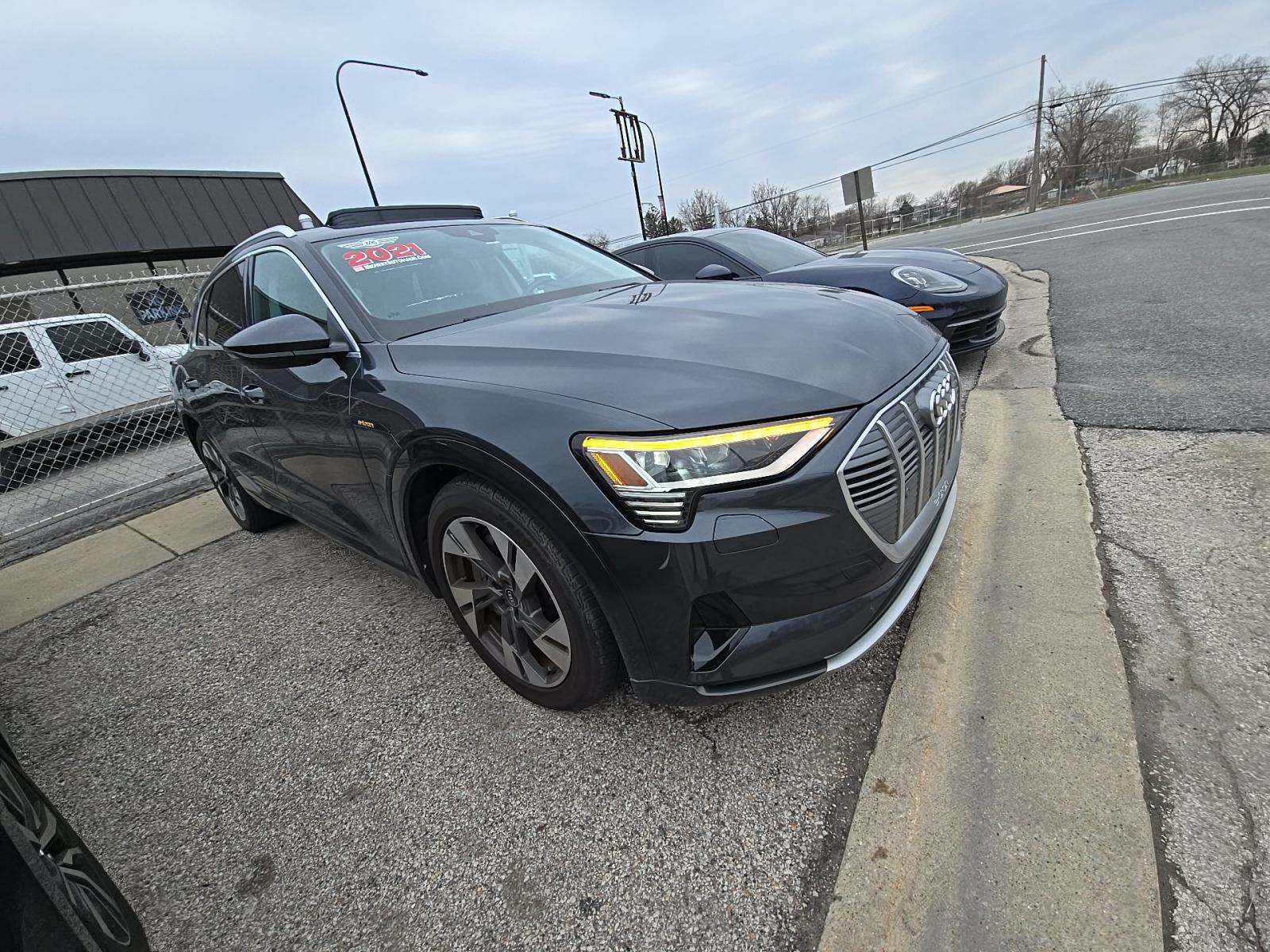 2021 Audi e-tron Premium AWD