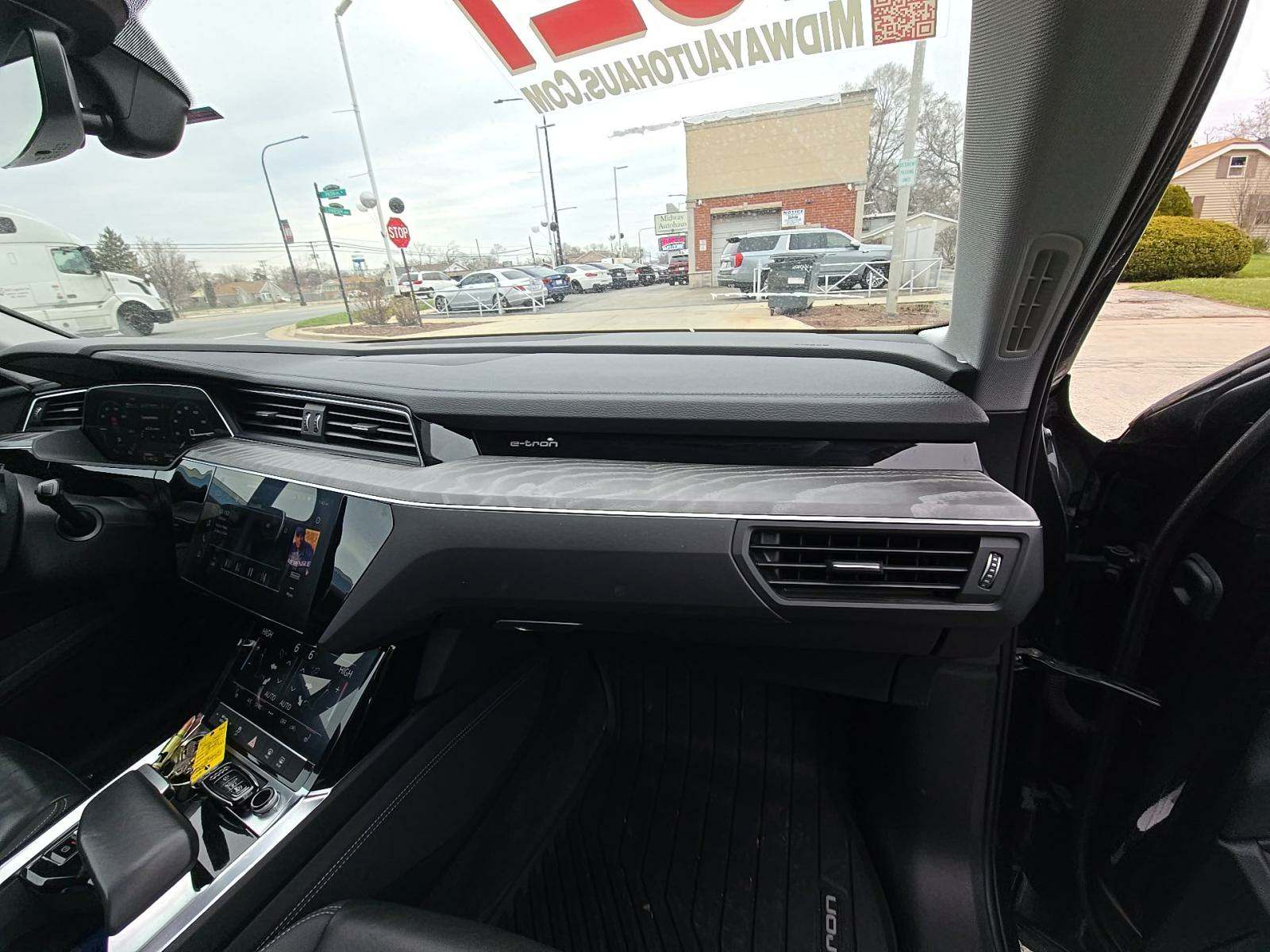 2021 Audi e-tron Premium AWD