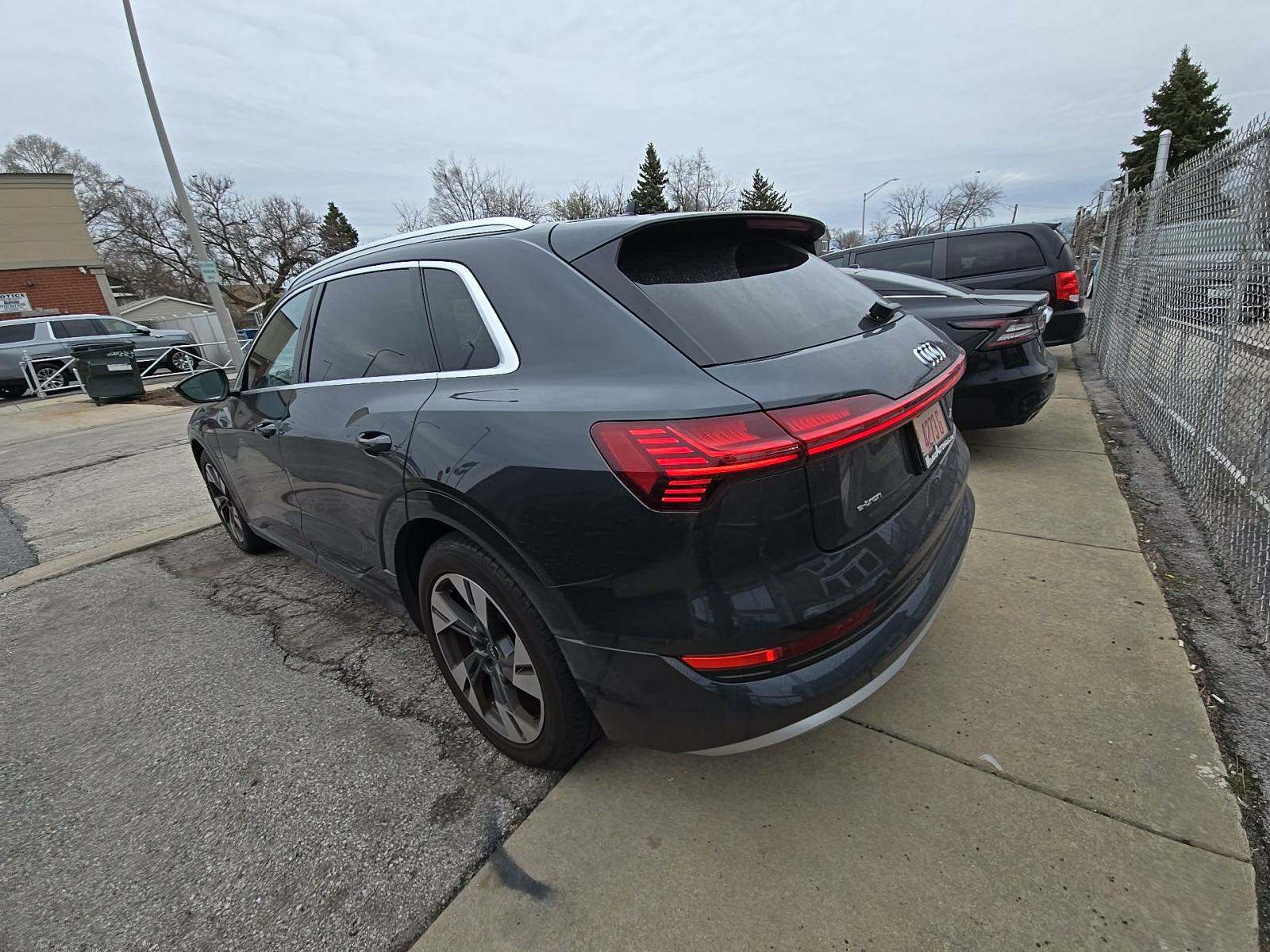 2021 Audi e-tron Premium AWD