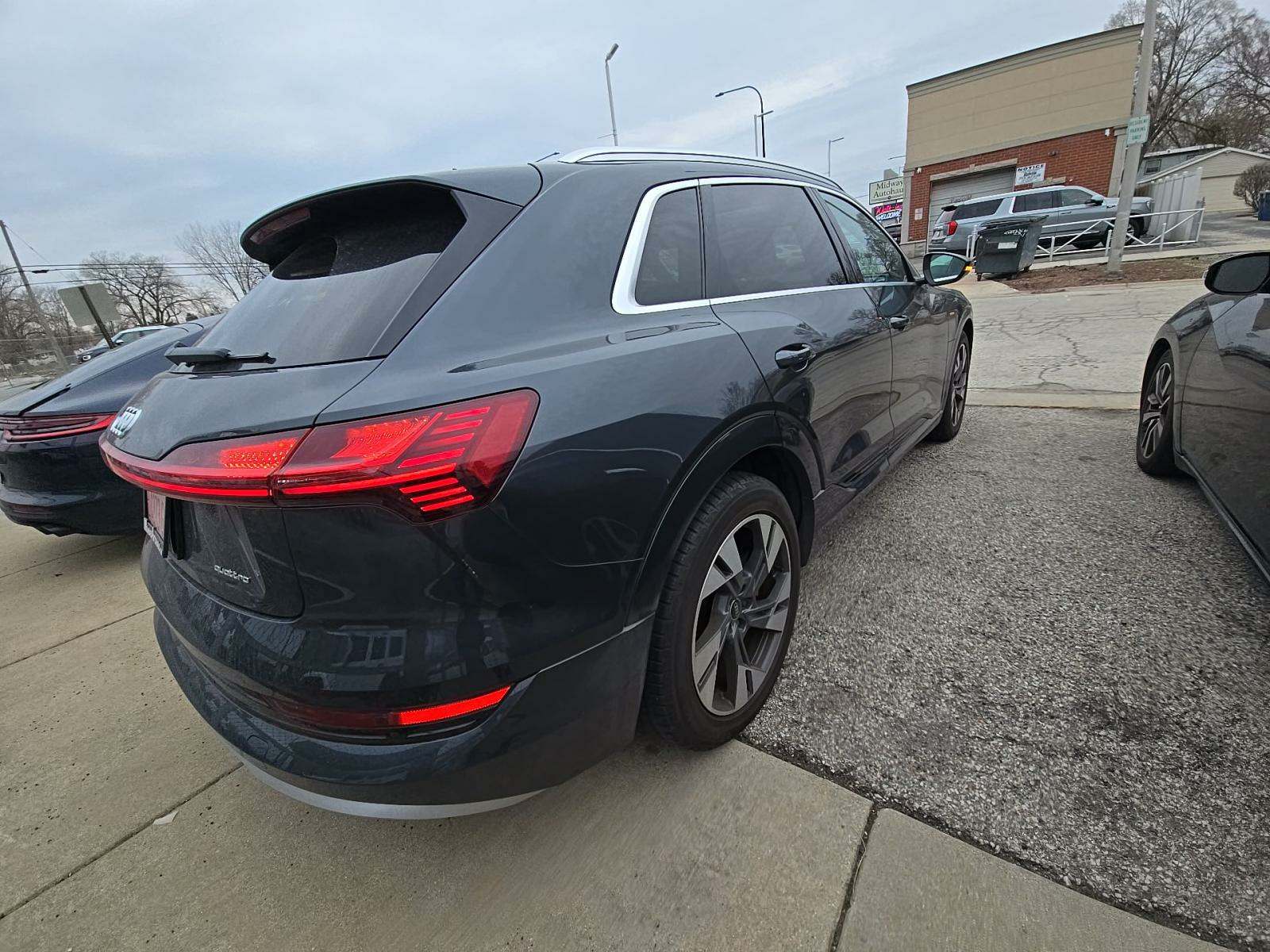 2021 Audi e-tron Premium AWD