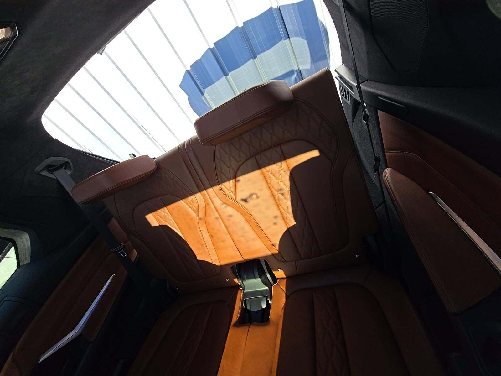 2021 BMW X7 M50i AWD