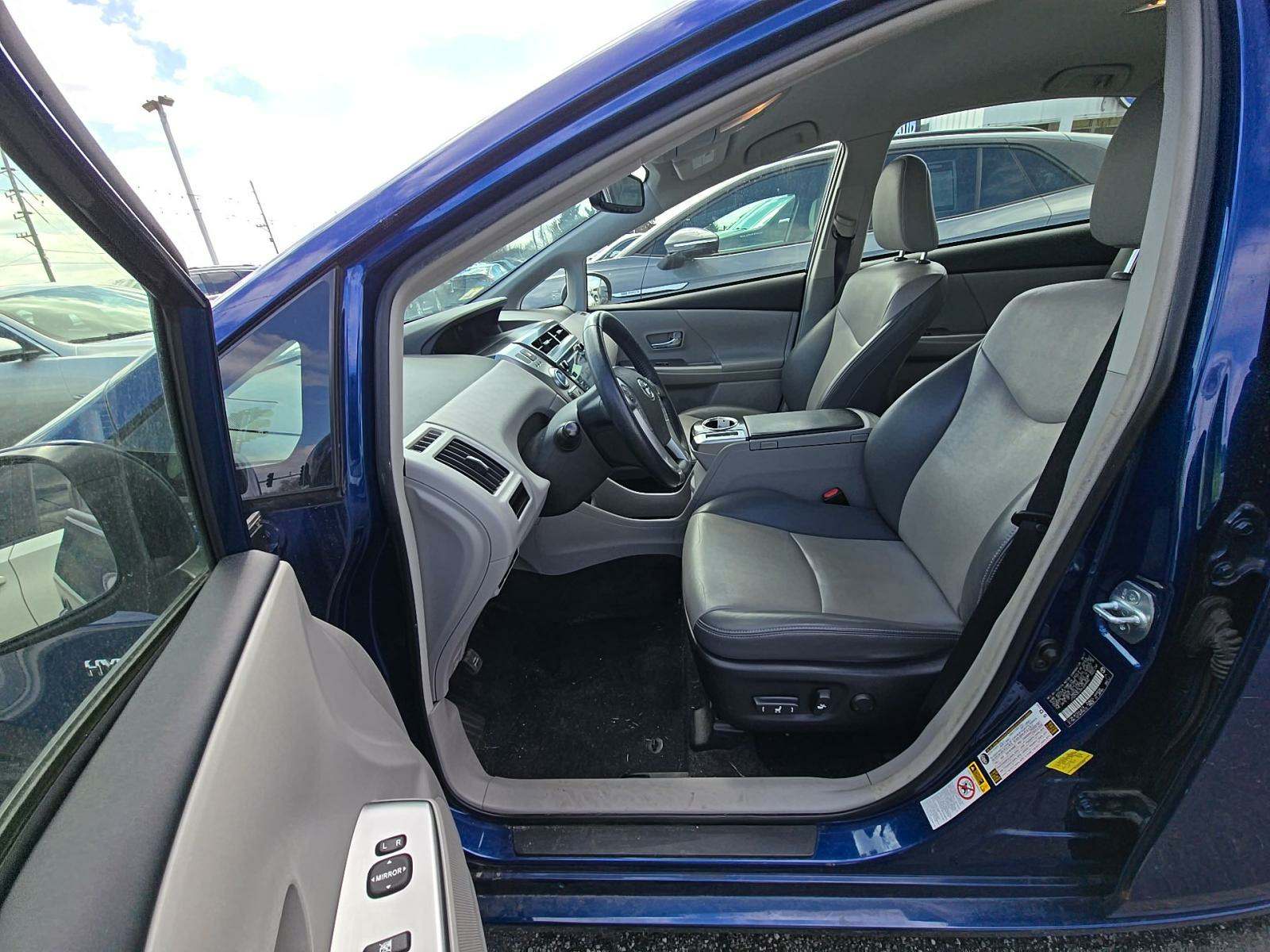 2017 Toyota Prius v Four FWD