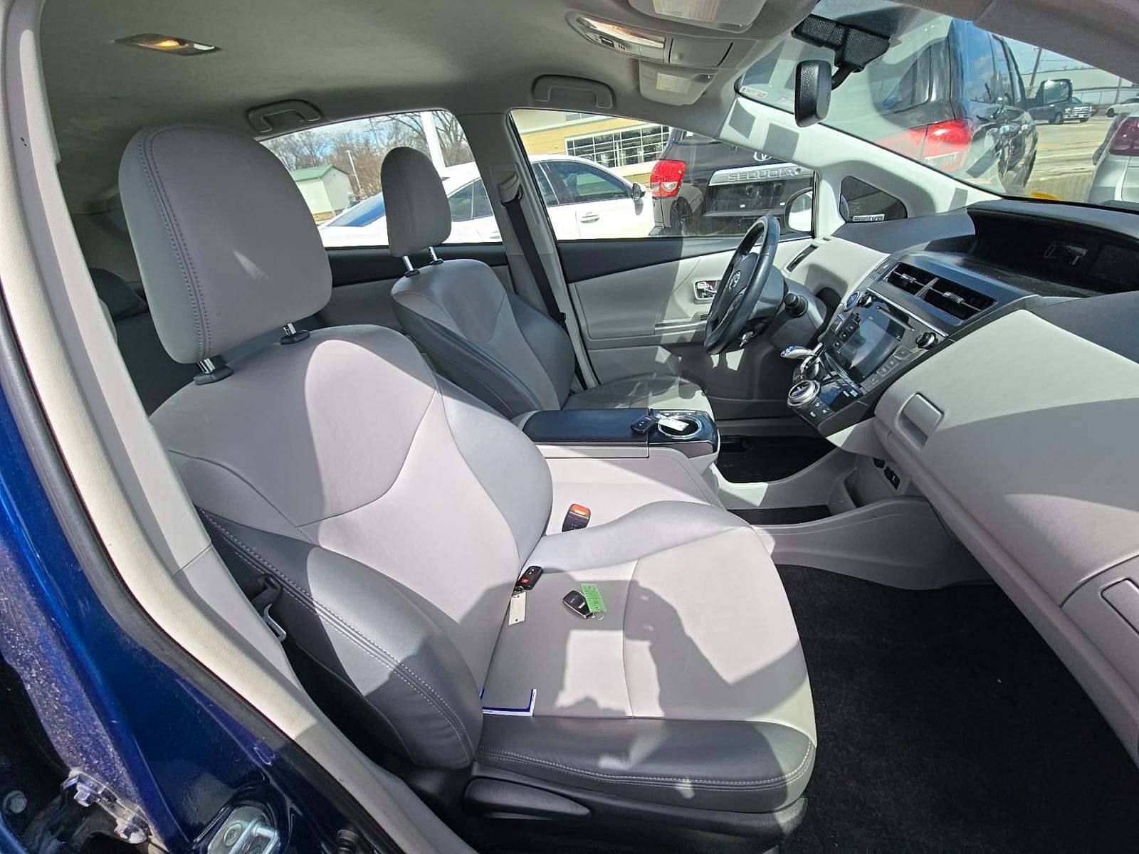 2017 Toyota Prius v Four FWD