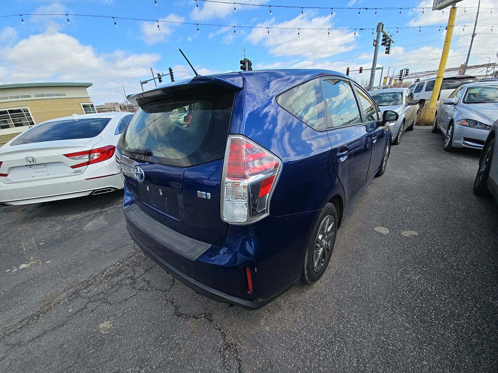 2017 Toyota Prius v Four FWD