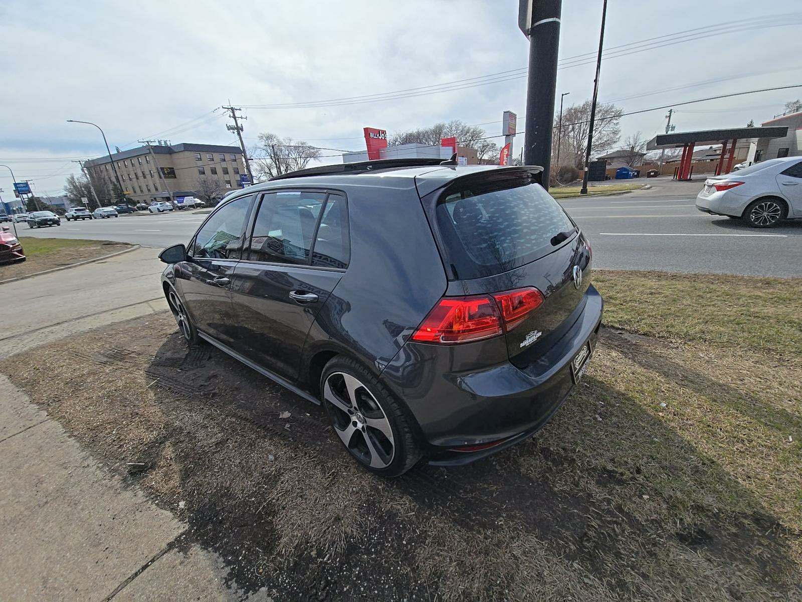 2017 Volkswagen Golf GTI 2.0T SE FWD