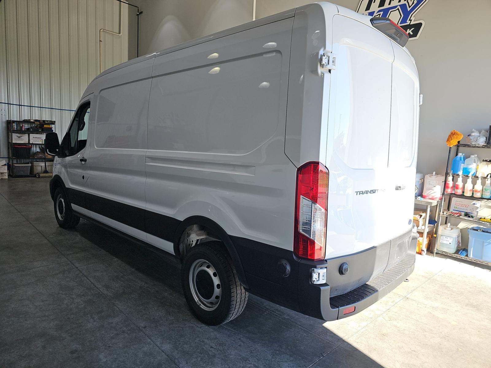 FORD TRANSIT 250 - 2