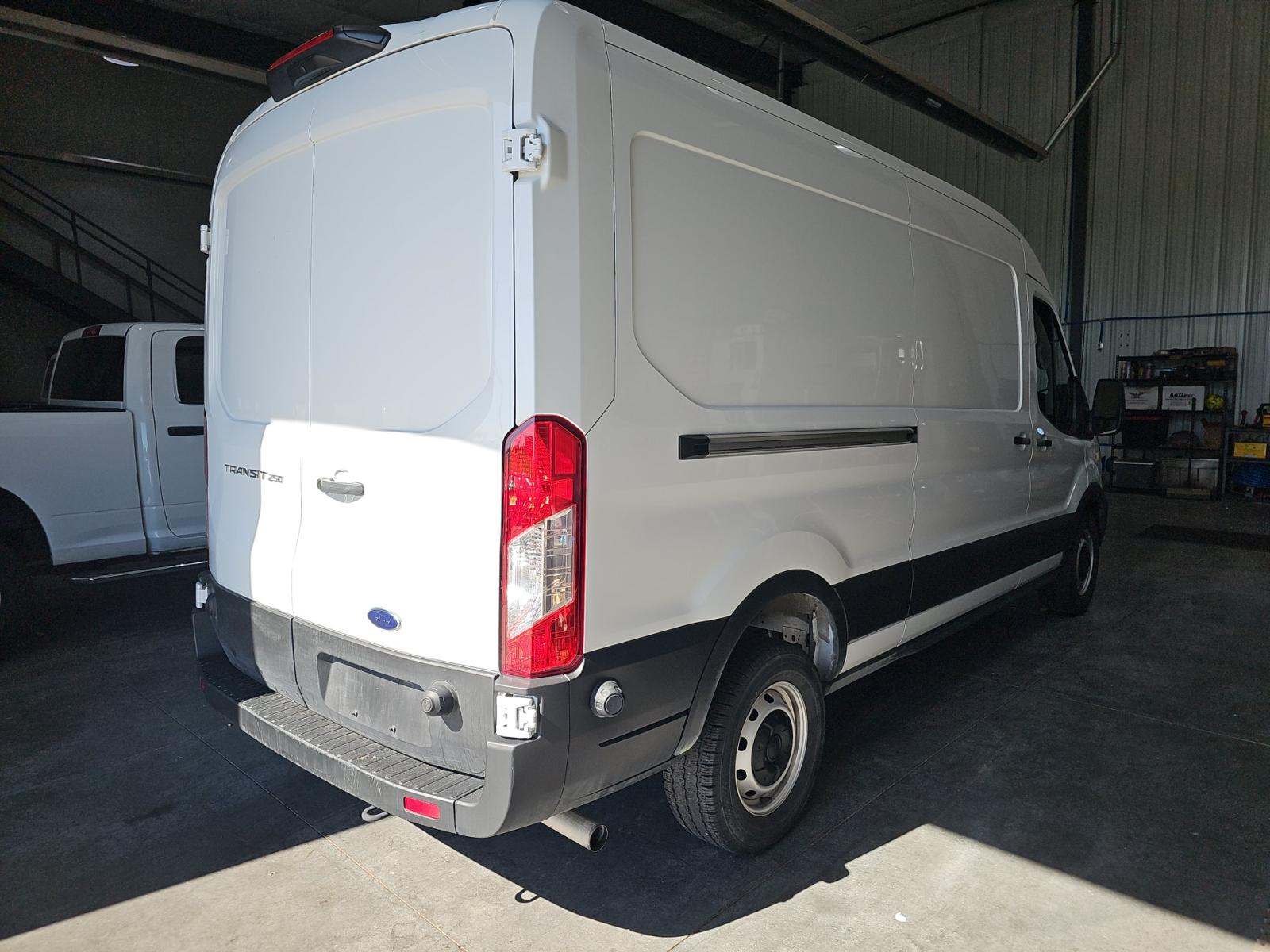 FORD TRANSIT 250 - 3