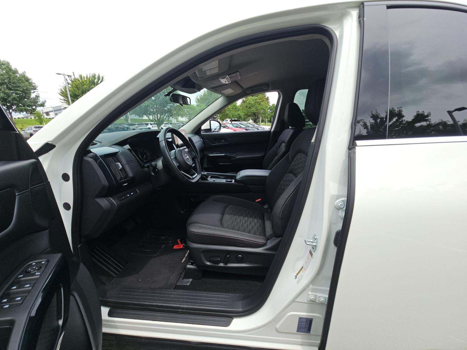 2025 Nissan Pathfinder SV AWD