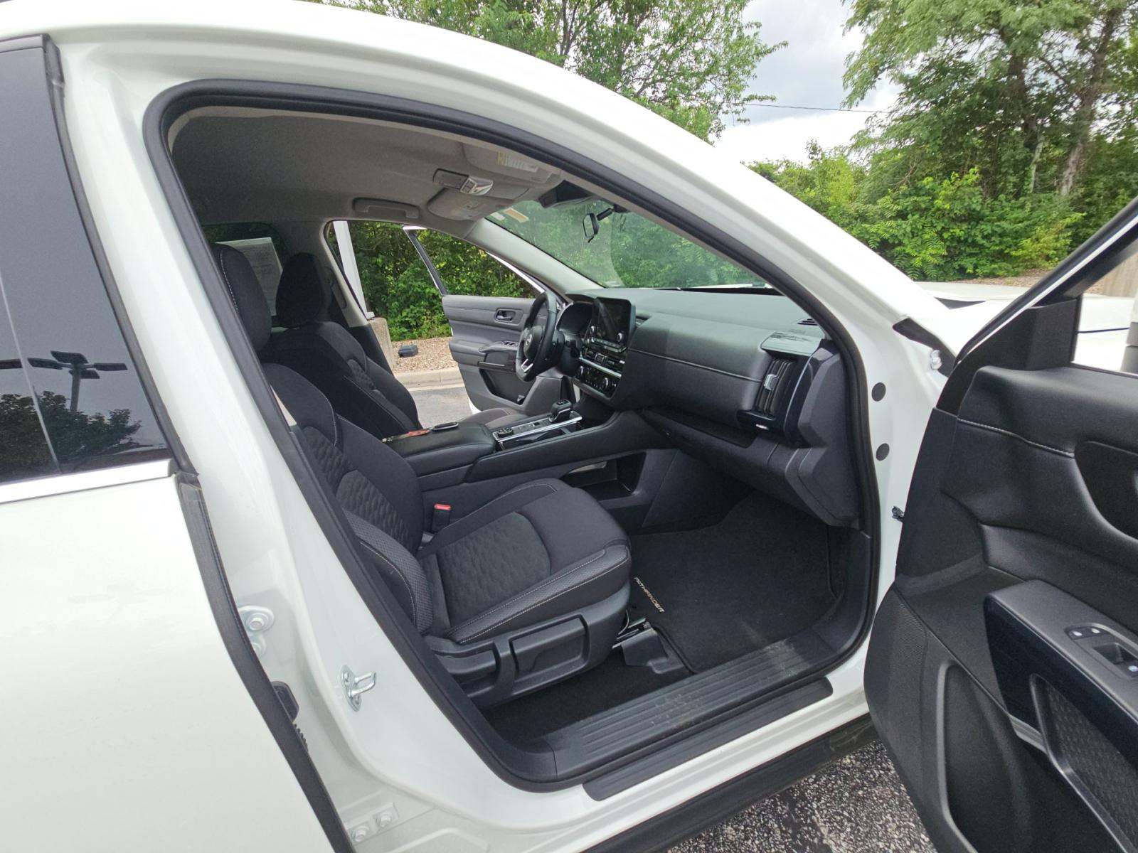 2025 Nissan Pathfinder SV AWD