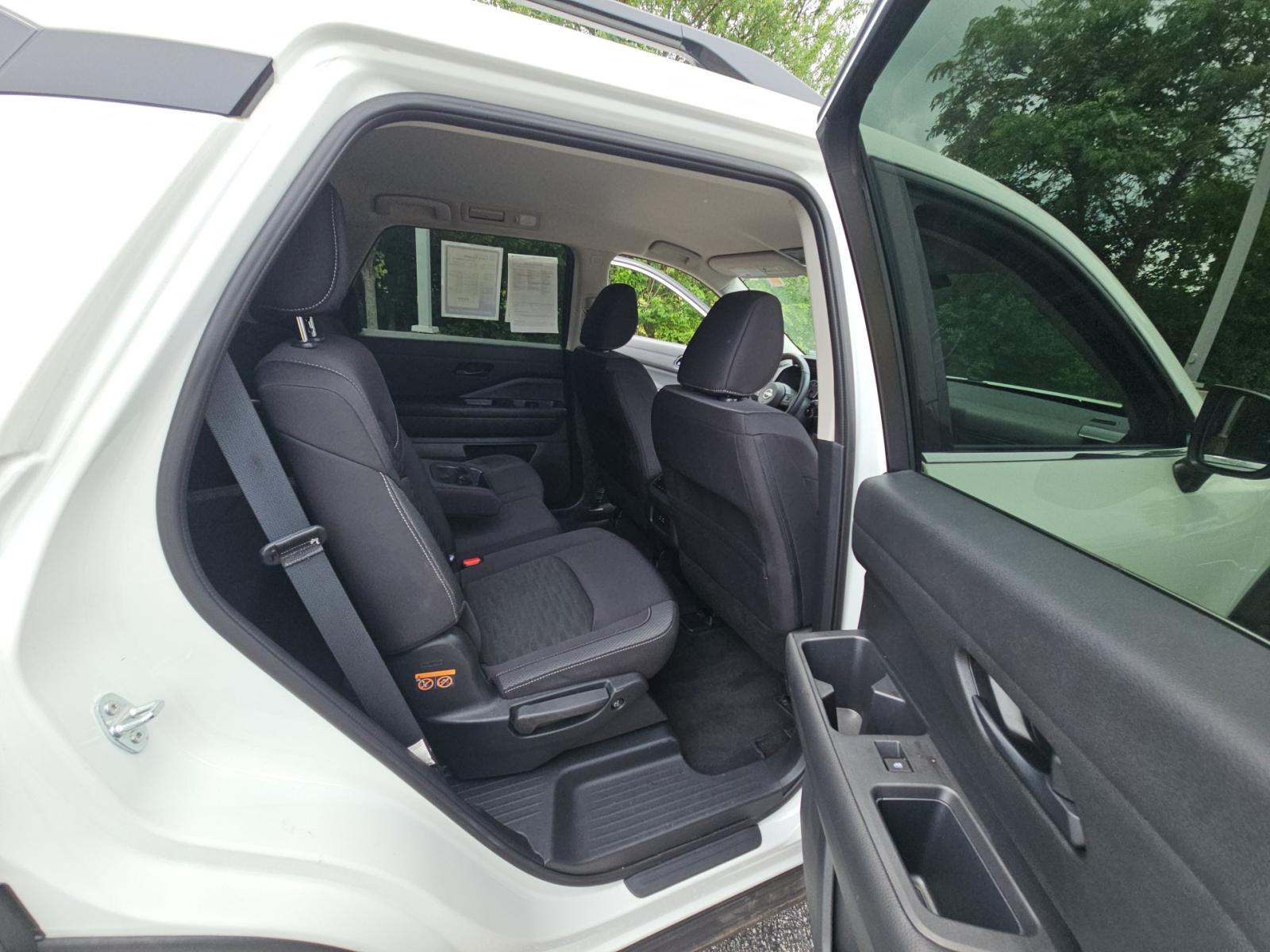 2025 Nissan Pathfinder SV AWD