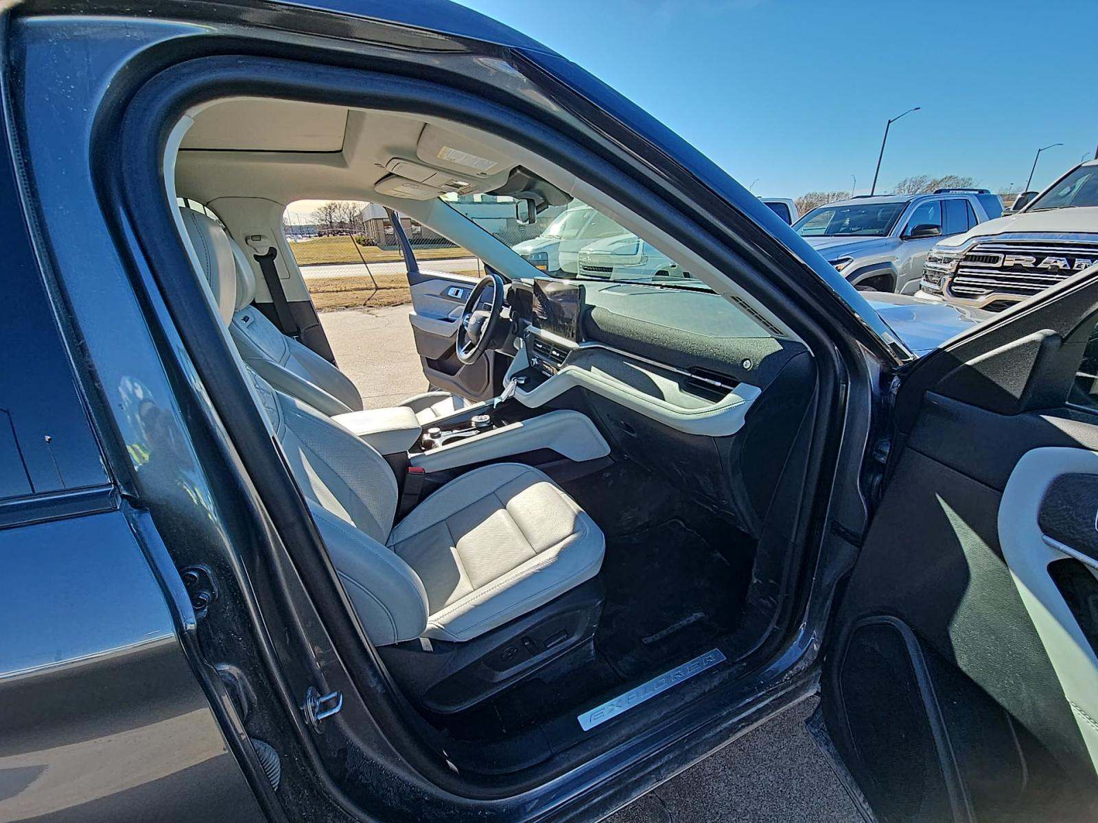 2025 Ford Explorer Platinum AWD