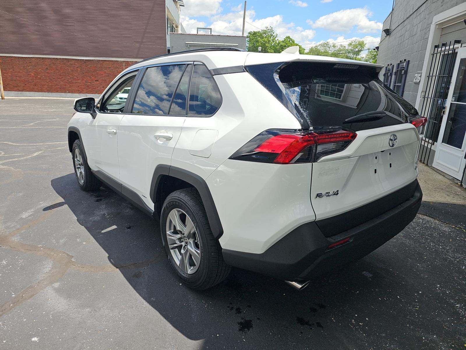 2025 Toyota RAV4 Hybrid XLE AWD