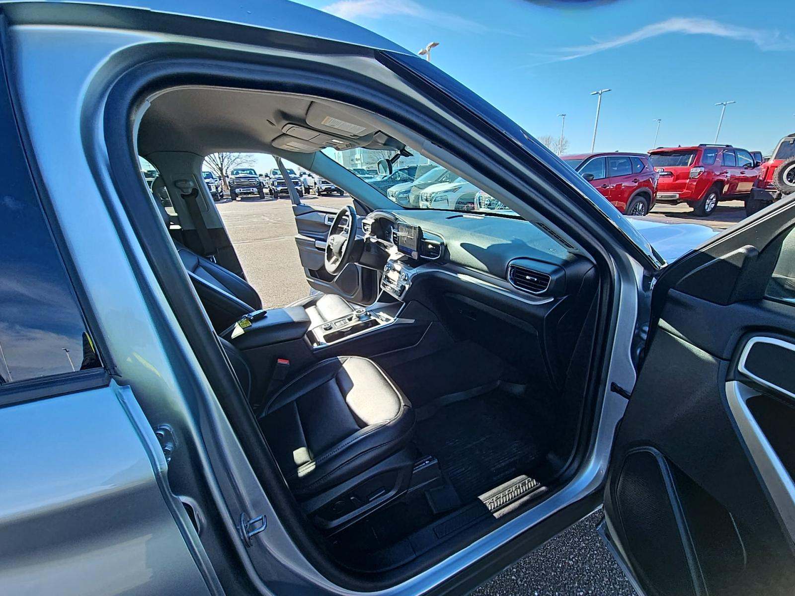 2023 Ford Explorer XLT AWD