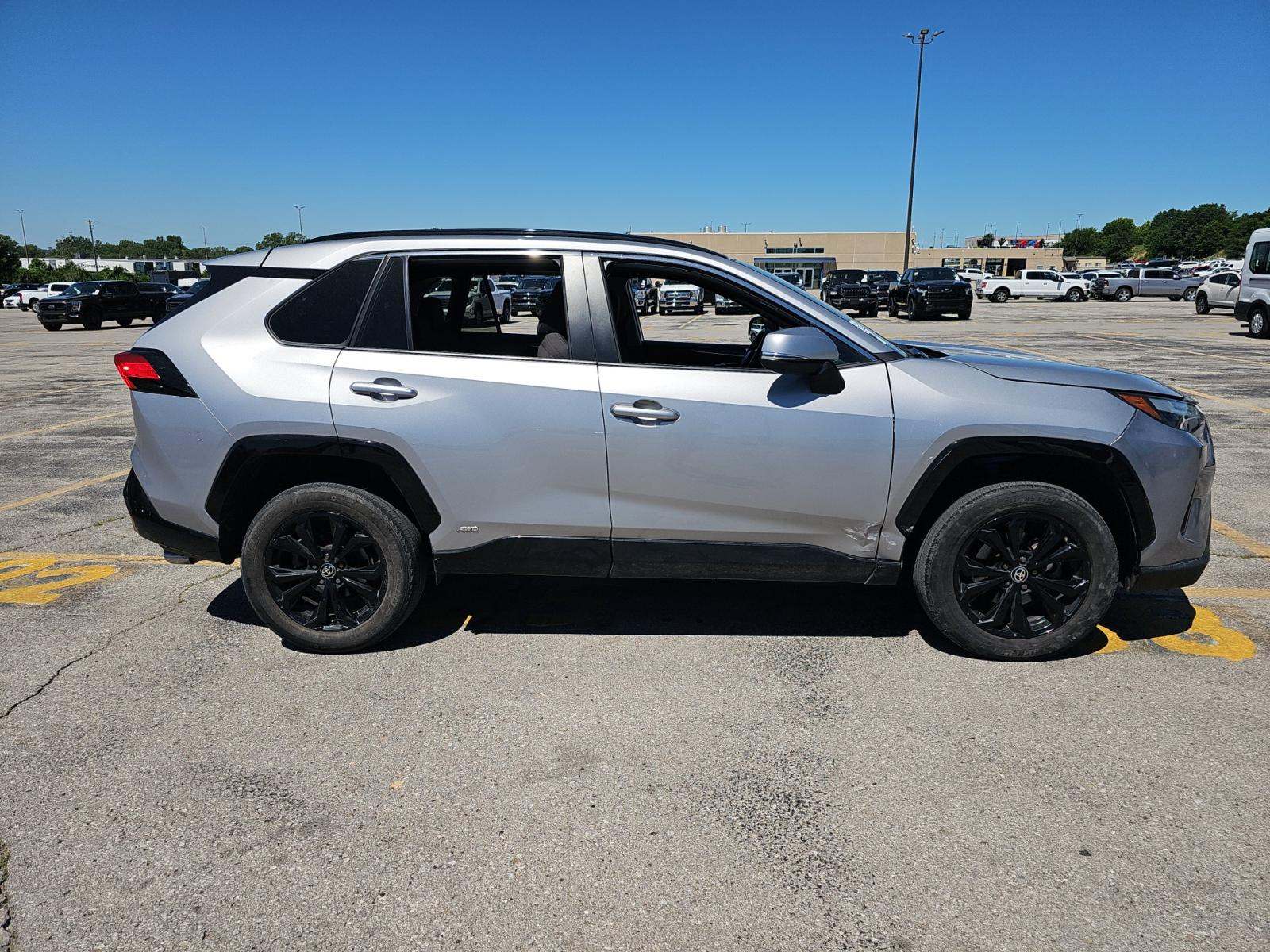 2022 Toyota RAV4 Hybrid SE AWD