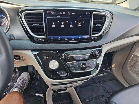 2023 Chrysler Pacifica Touring L FWD