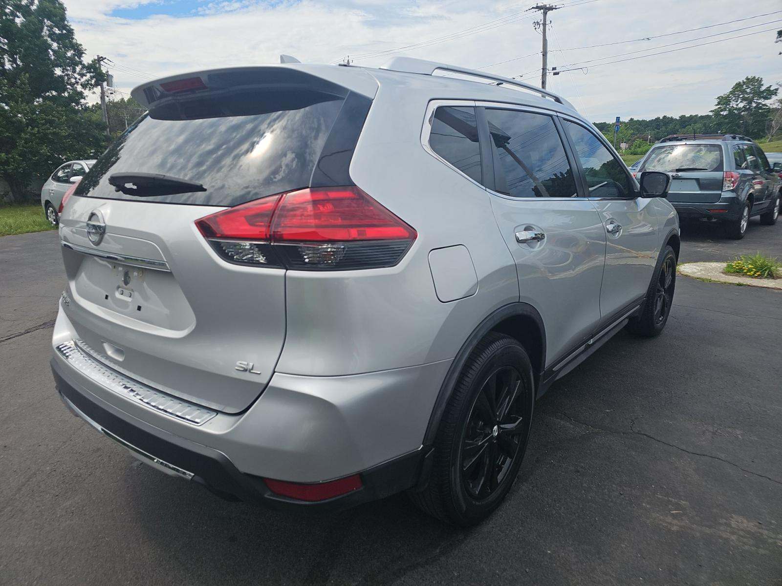 2017 Nissan Rogue SL FWD