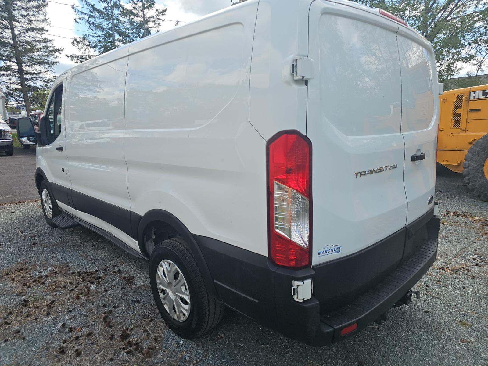 FORD TRANSIT 250 - 2