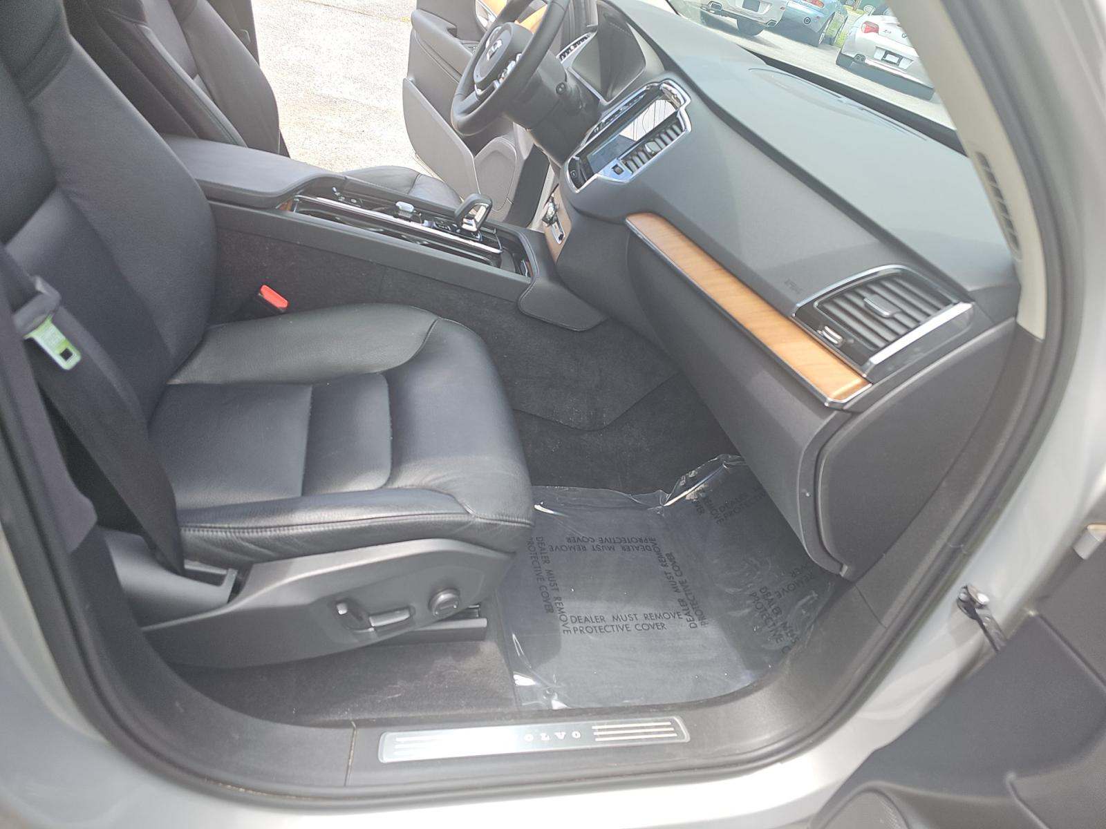 2023 Volvo XC90 B6 Plus AWD