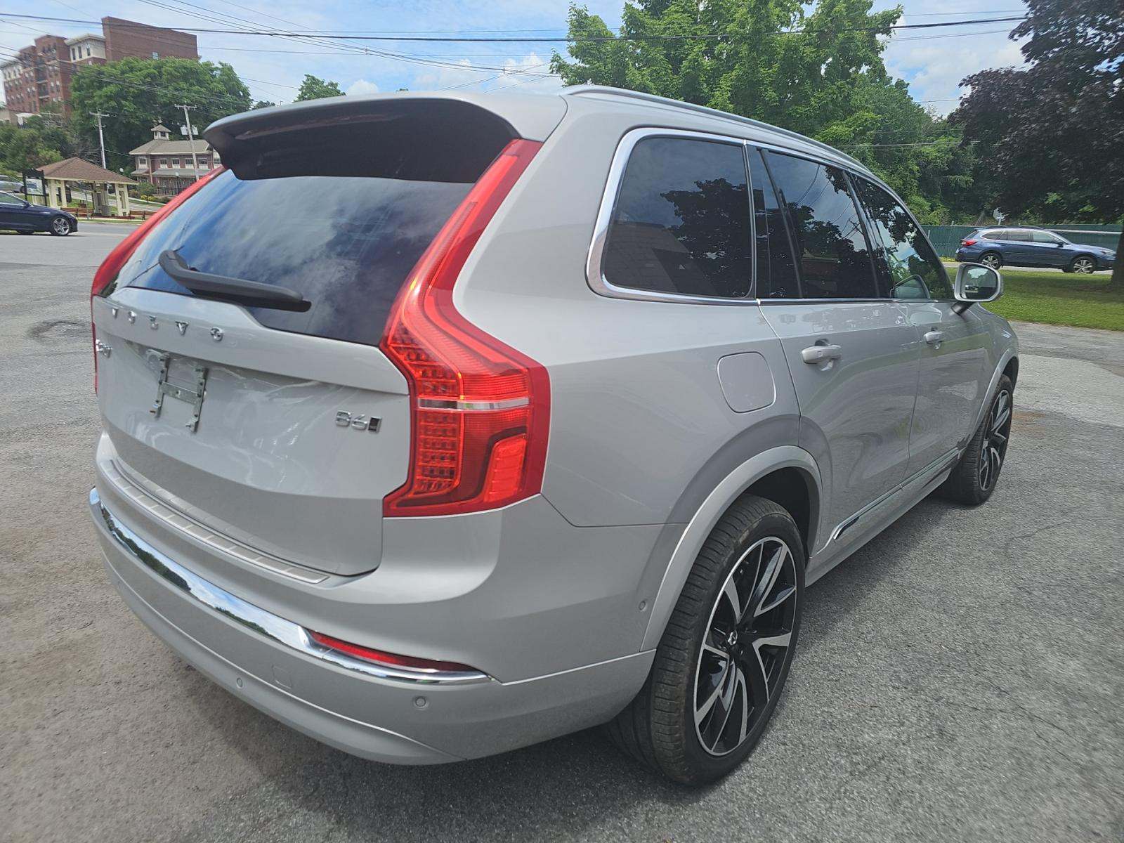 2023 Volvo XC90 B6 Plus AWD