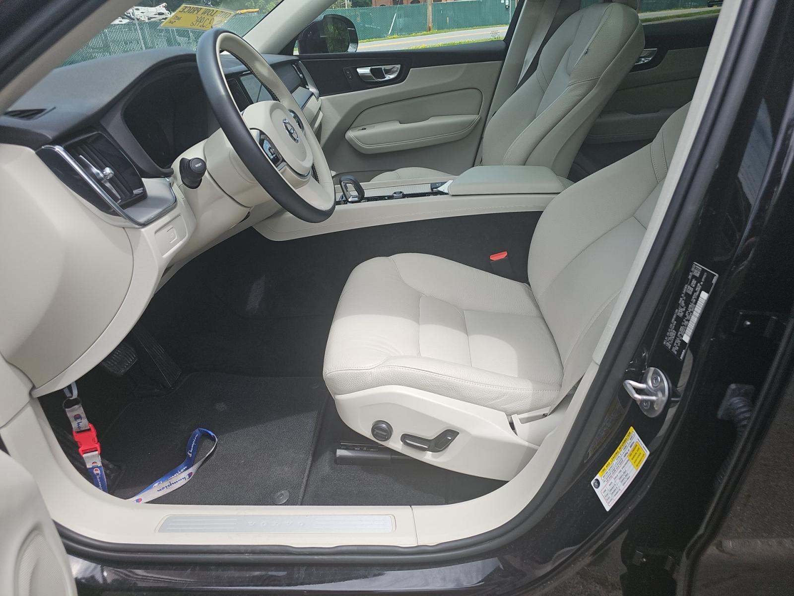 2023 Volvo XC60 B5 Core AWD