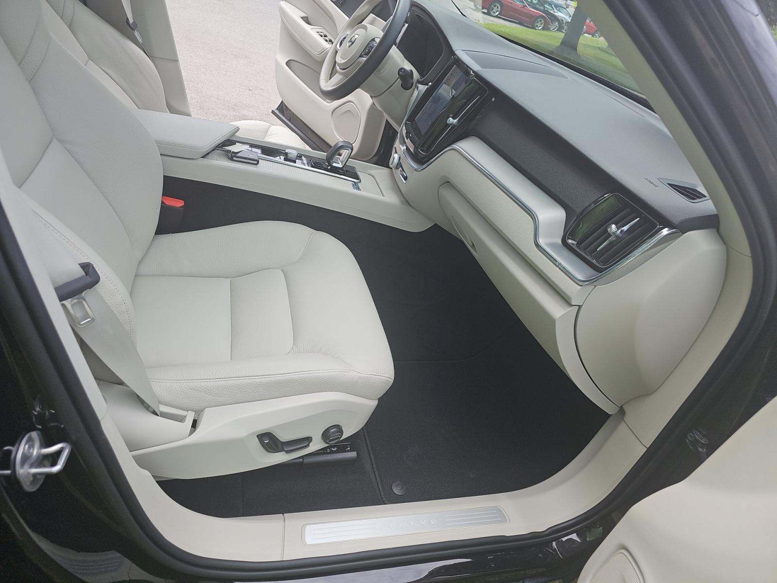 2023 Volvo XC60 B5 Core AWD
