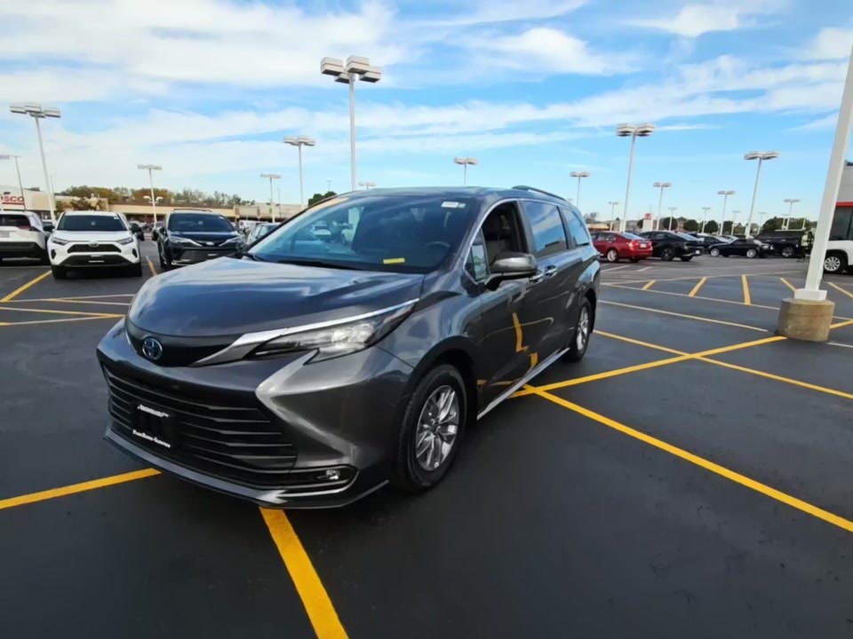 2025 Toyota Sienna XLE AWD