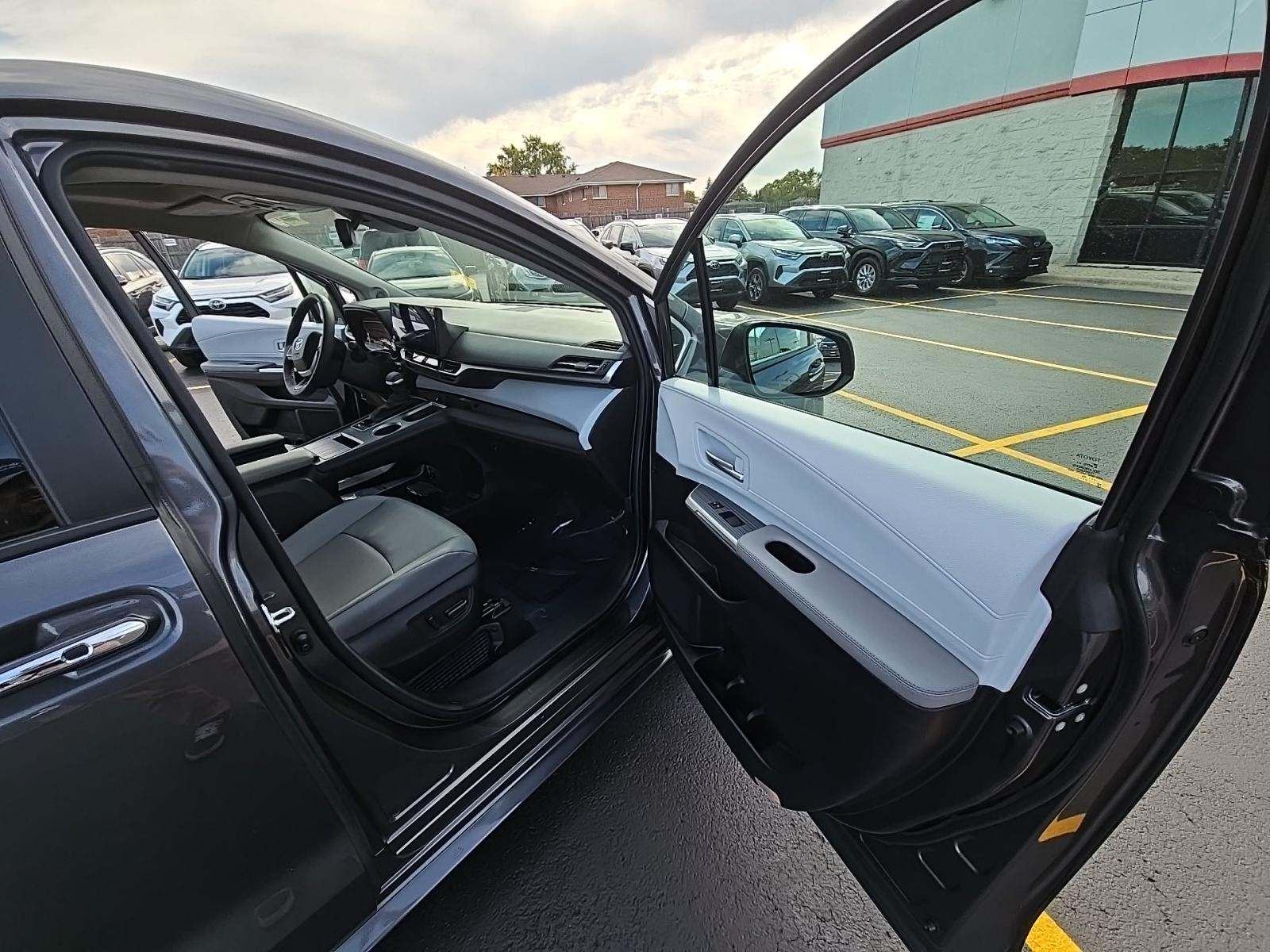 2025 Toyota Sienna XLE AWD