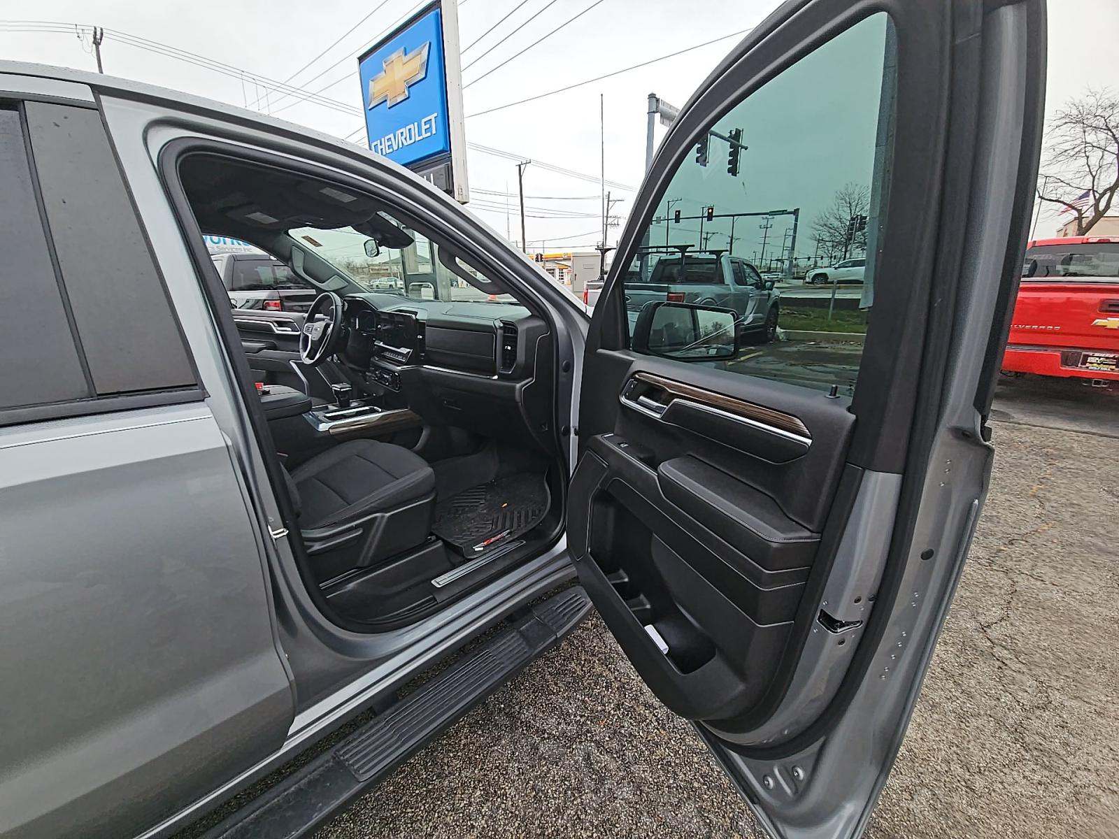 2023 Chevrolet Silverado 1500 RST AWD