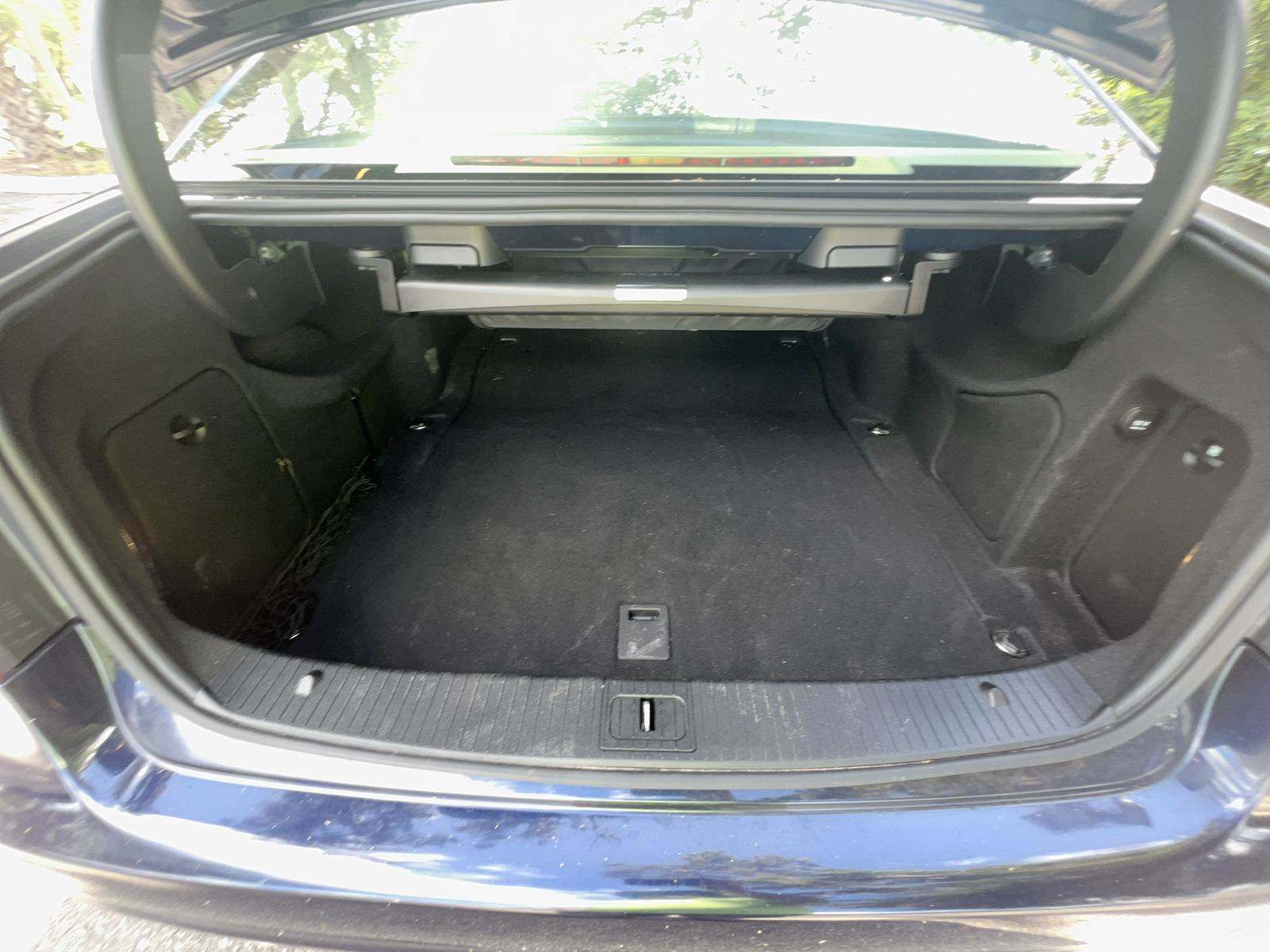 MERCEDES-BENZ E-CLASS - 10