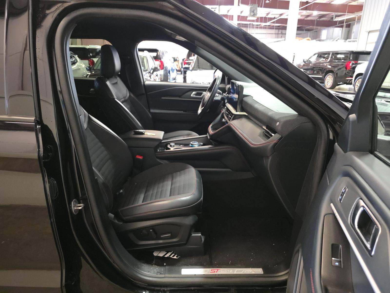 2025 Ford Explorer ST-Line AWD