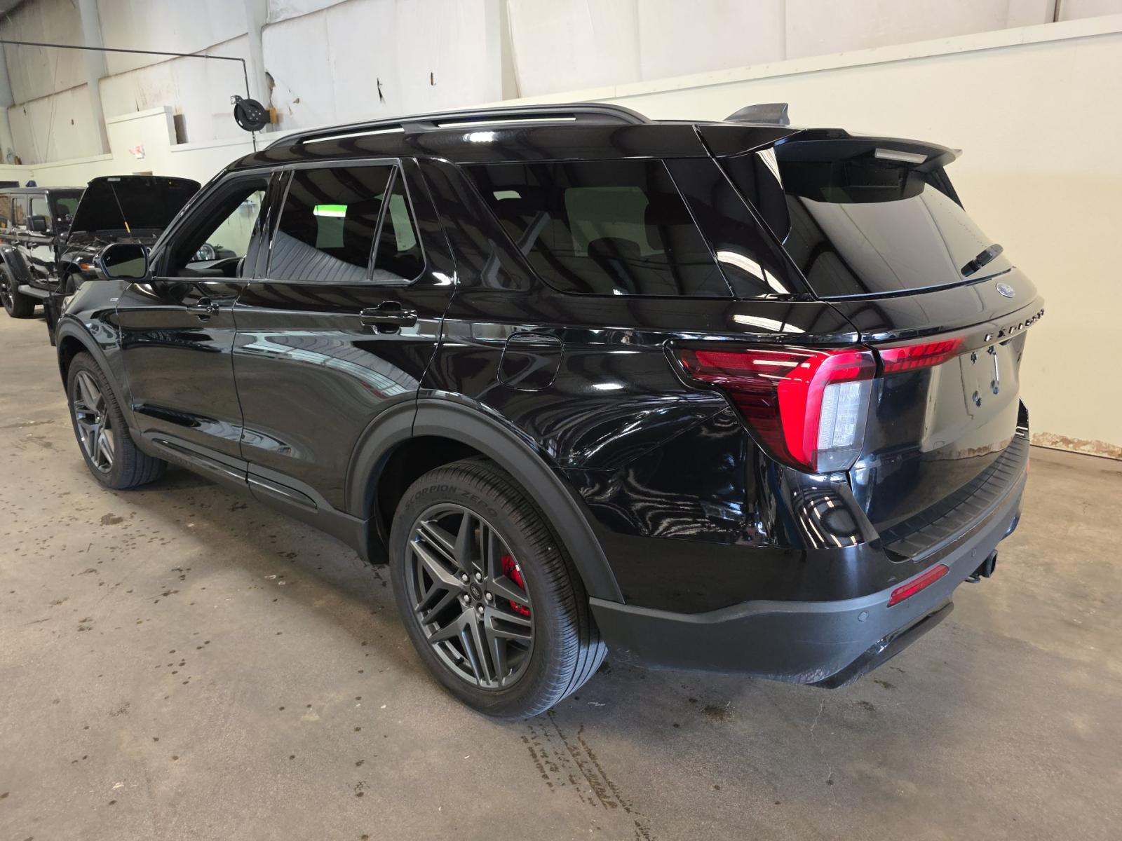 2025 Ford Explorer ST-Line AWD