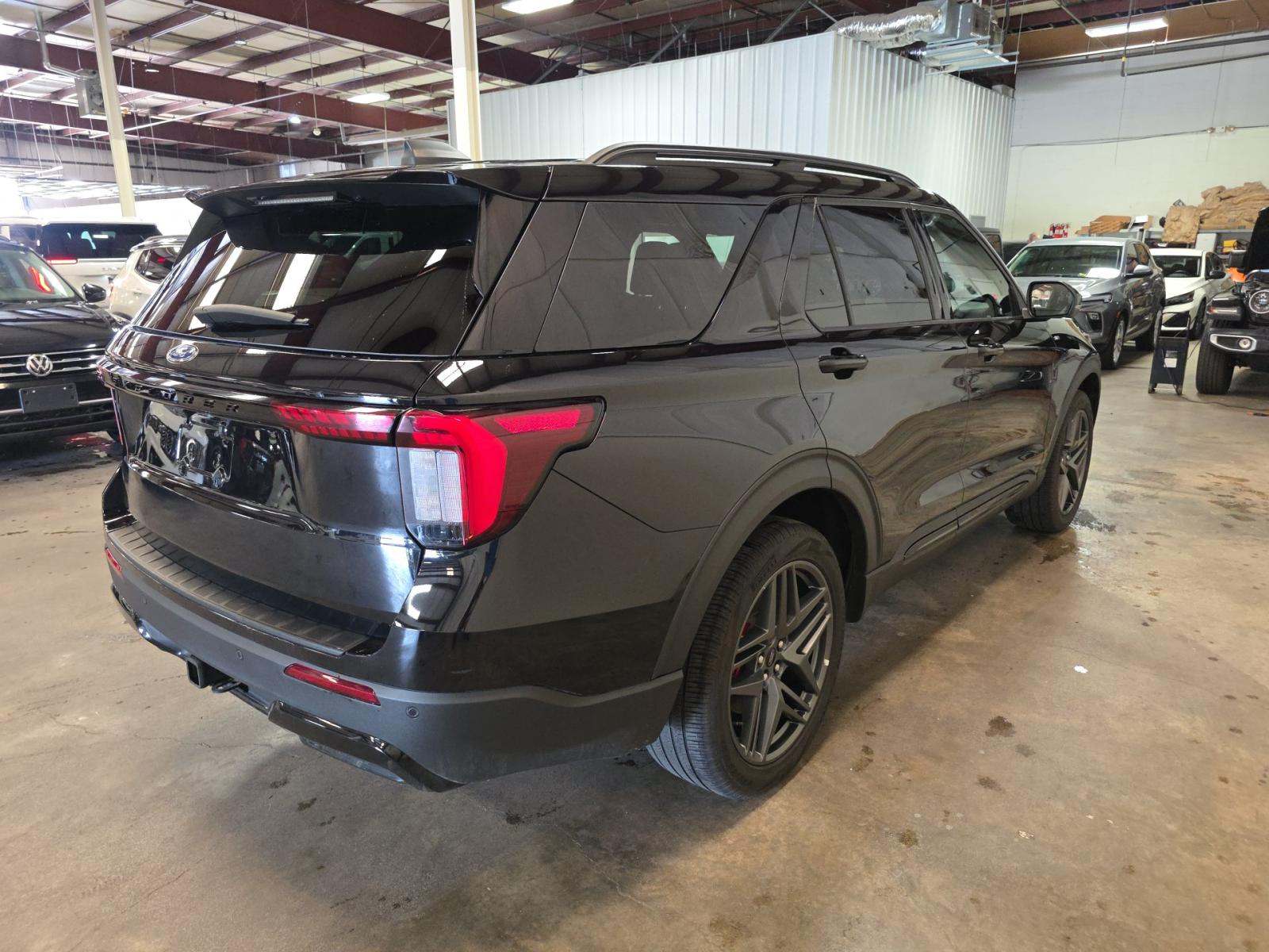 2025 Ford Explorer ST-Line AWD