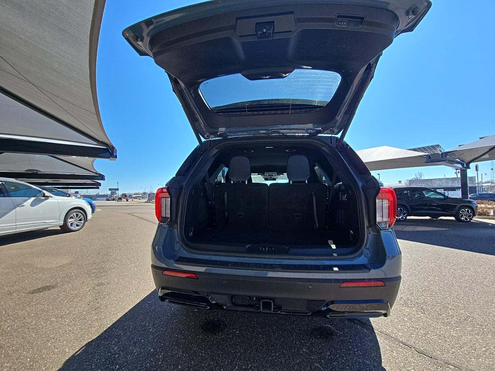 2025 Ford Explorer ST-Line AWD