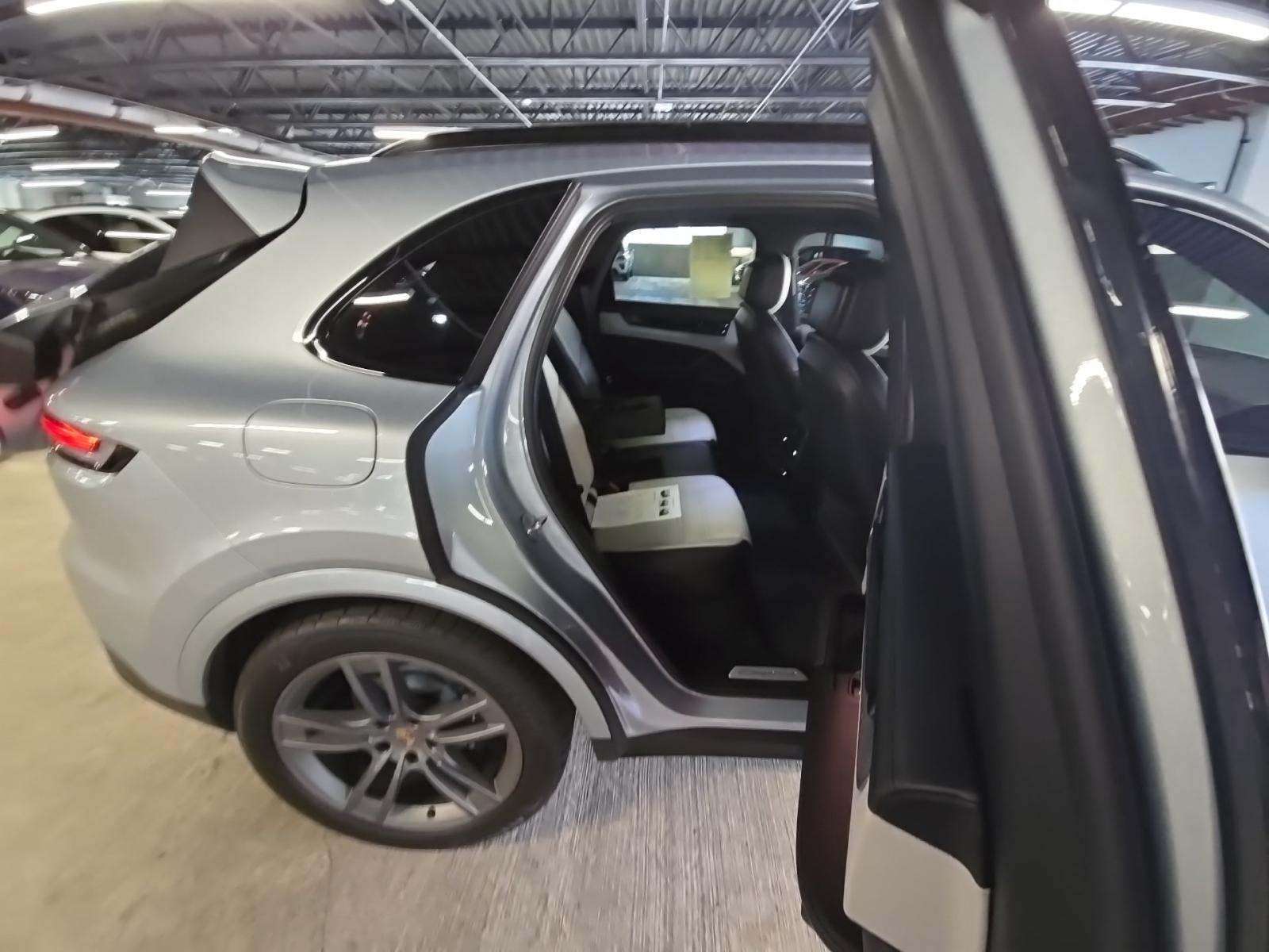 2024 Porsche Cayenne Base AWD