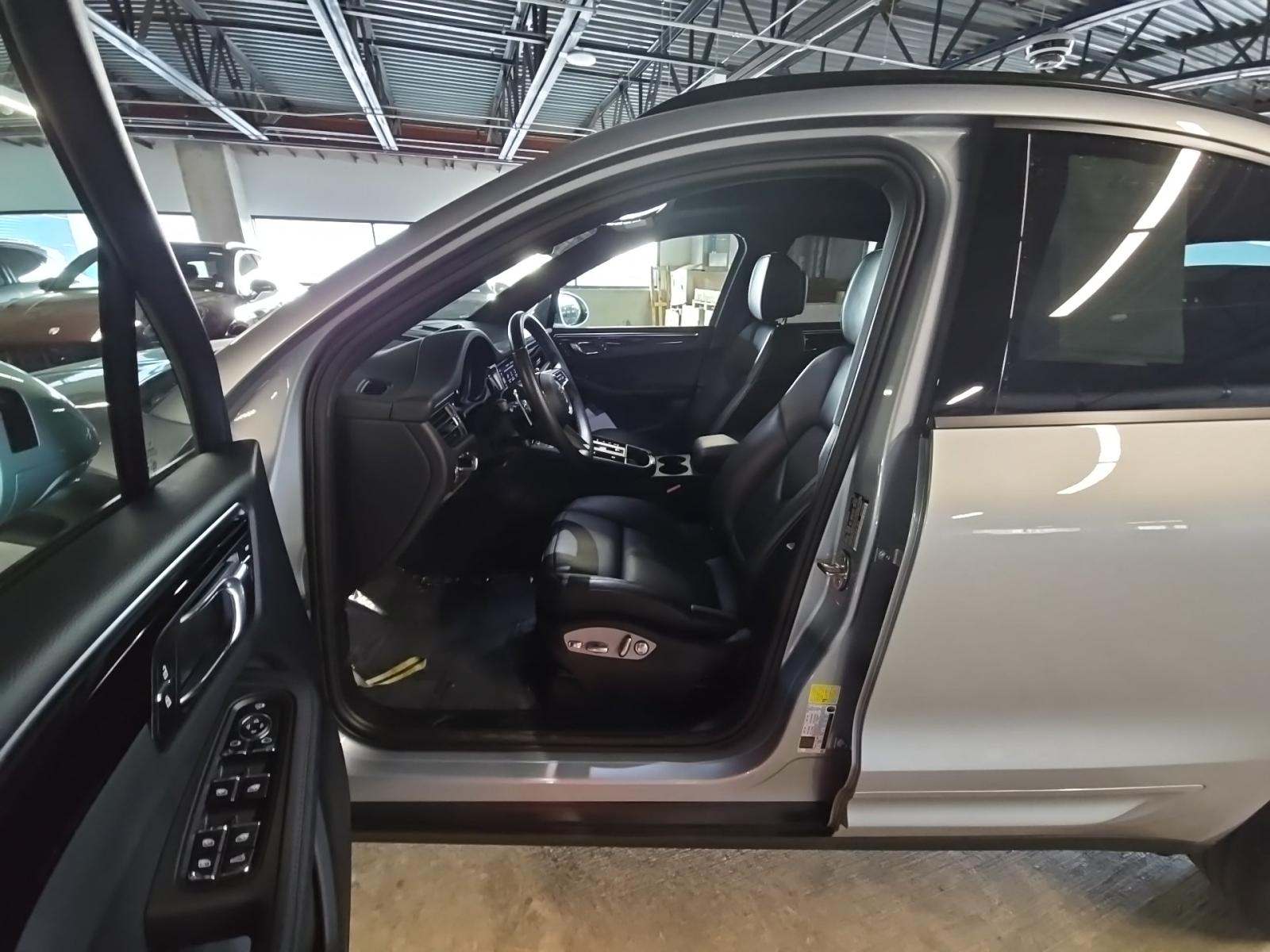 2024 Porsche Macan Base AWD