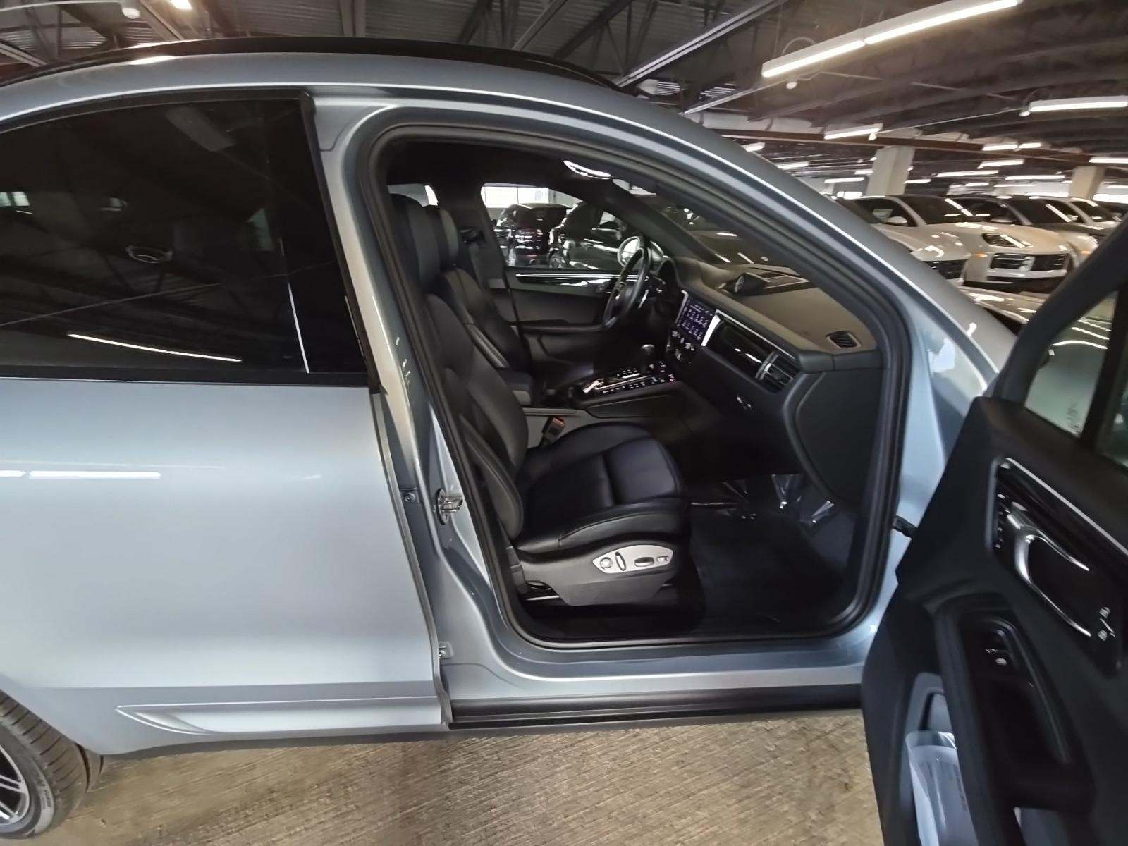 2024 Porsche Macan Base AWD