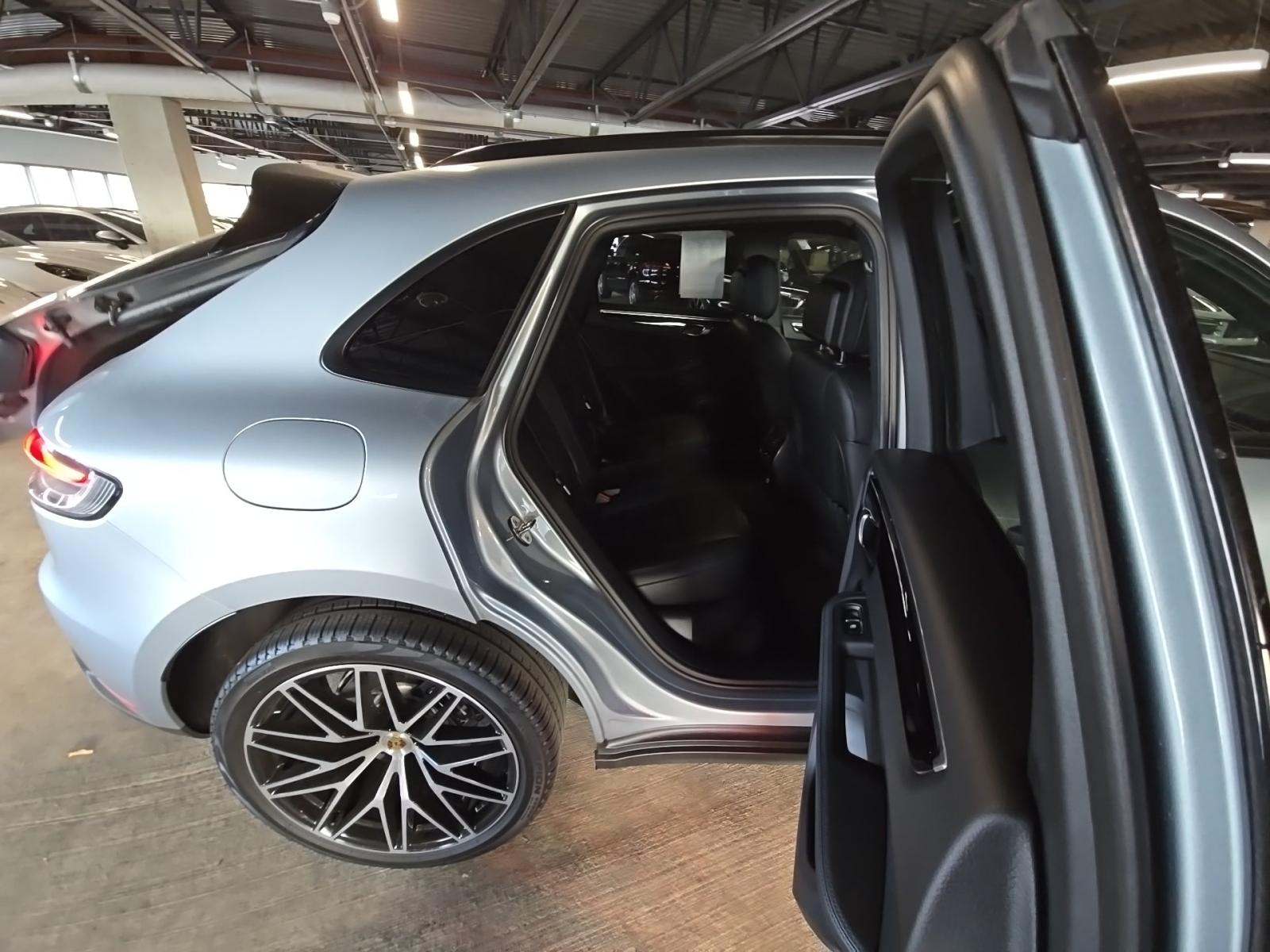 2024 Porsche Macan Base AWD