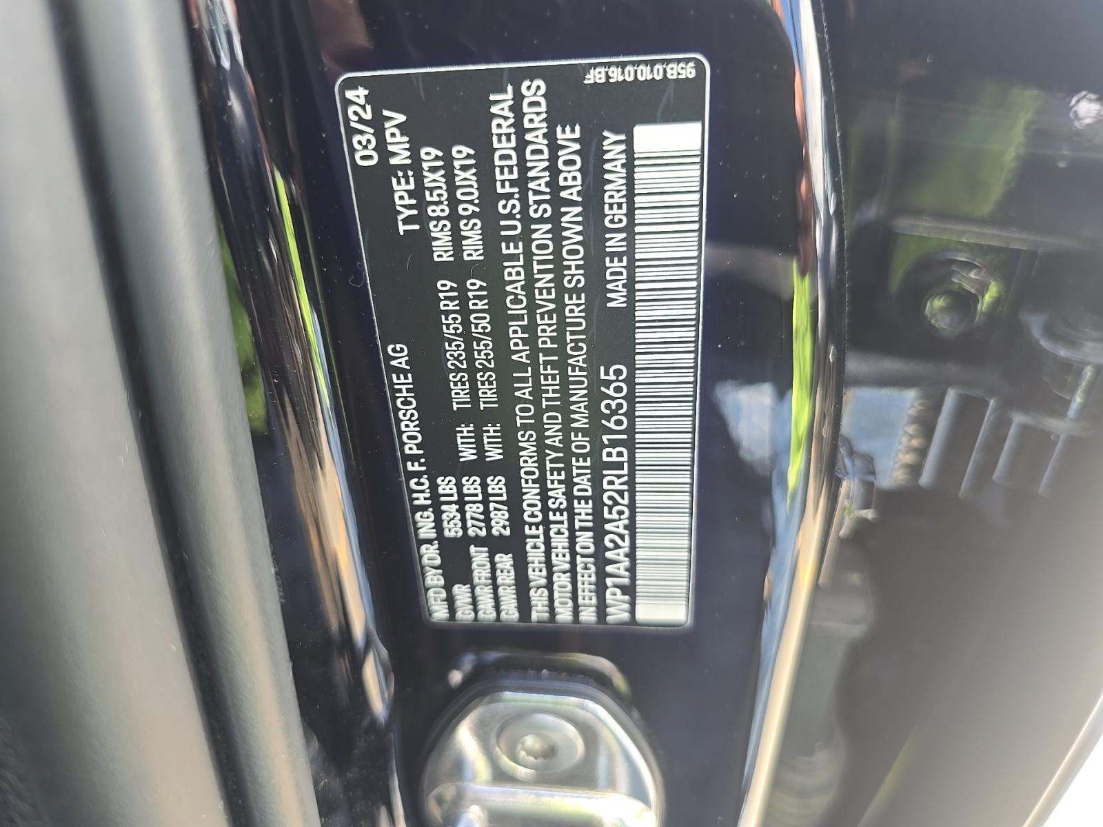 2024 Porsche Macan Base AWD