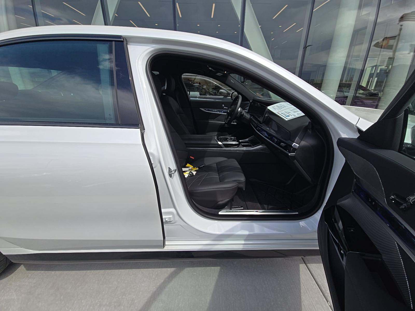 2025 BMW 7 Series 760i xDrive AWD