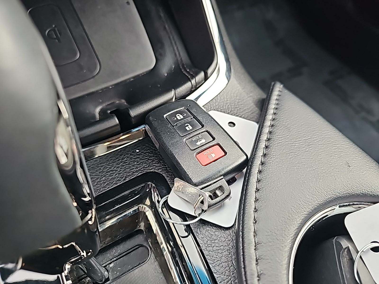 2018 Toyota Avalon Hybrid Limited FWD