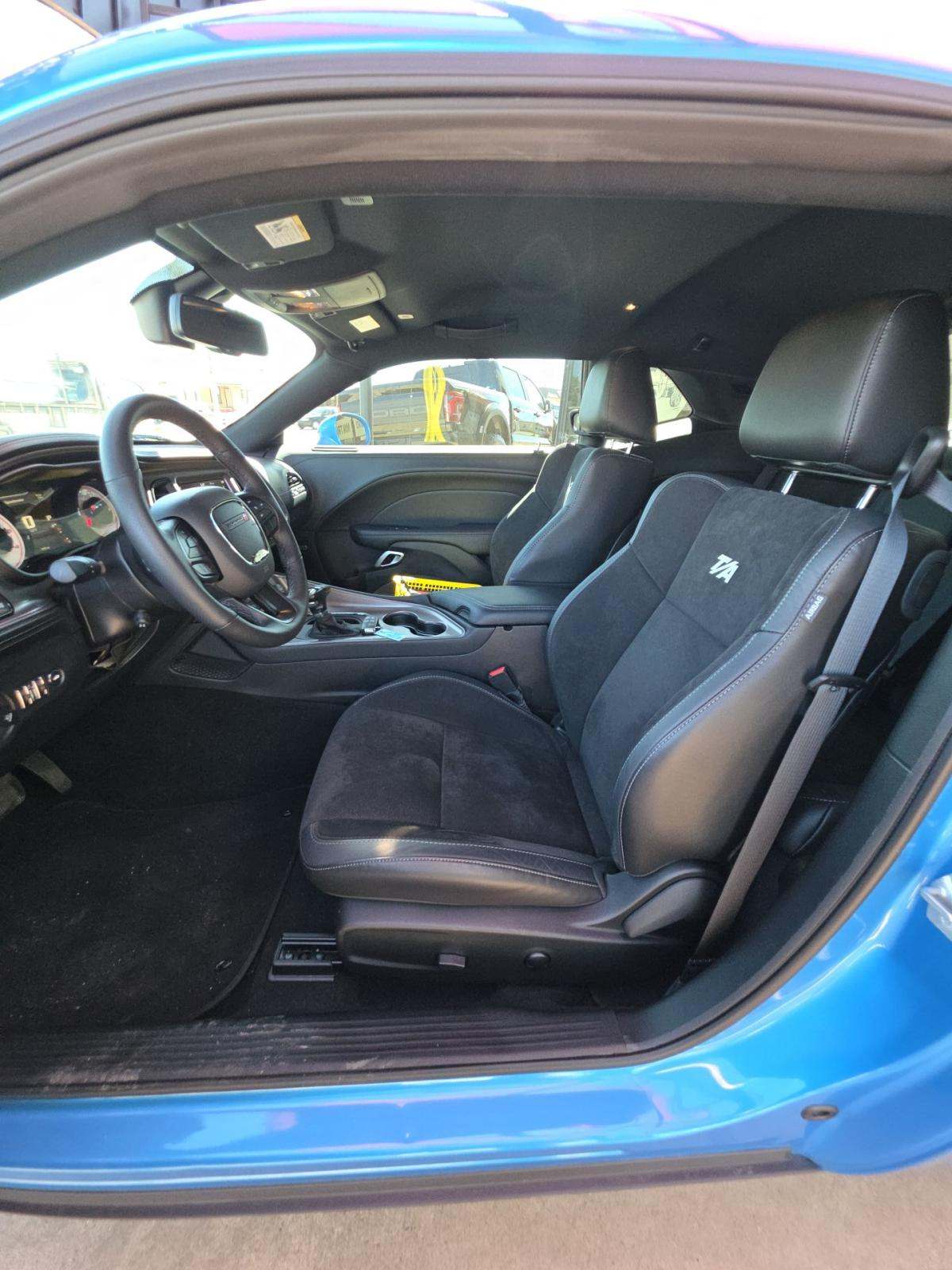 DODGE CHALLENGER - 6