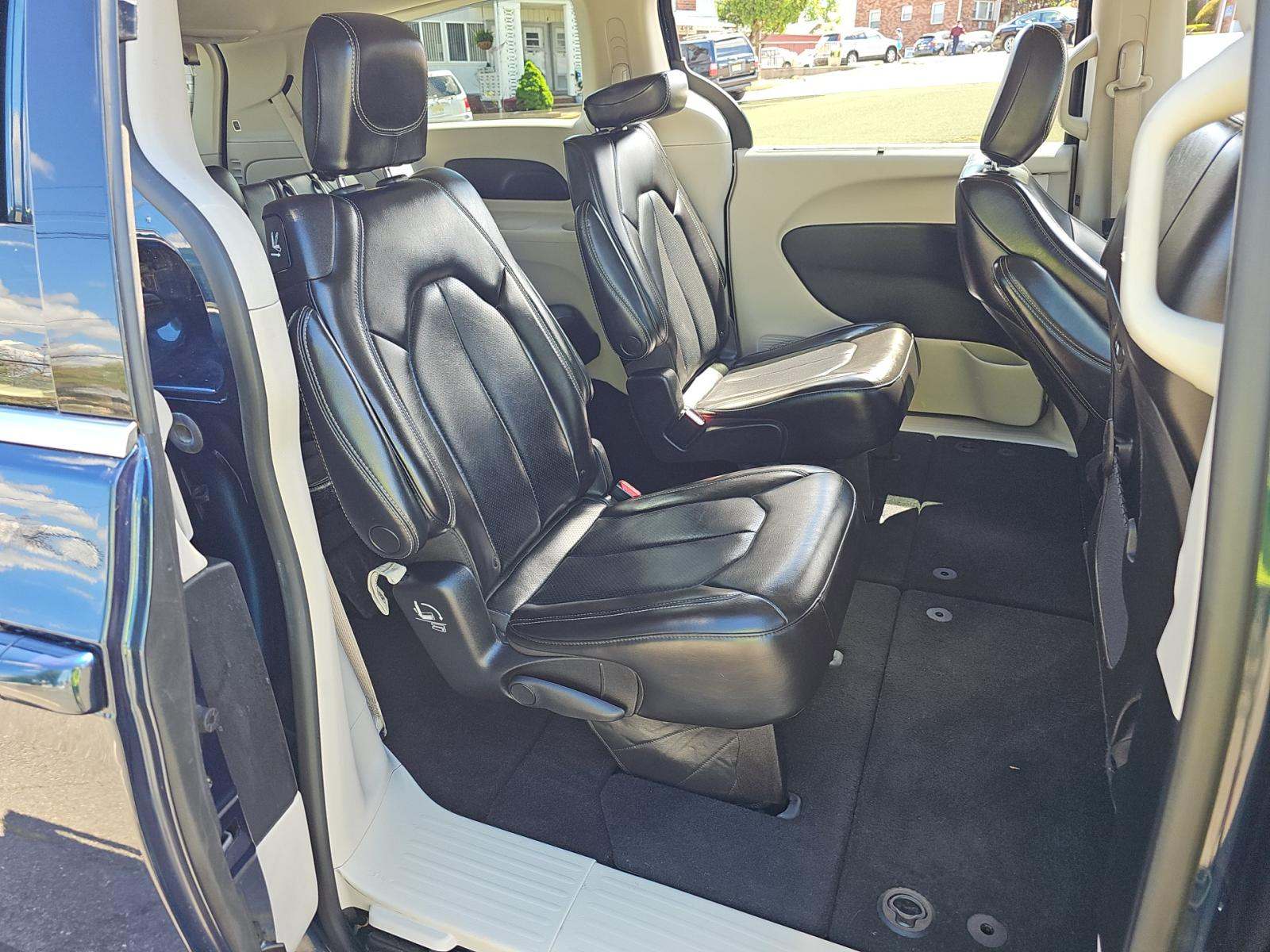 2023 Chrysler Pacifica Touring L FWD