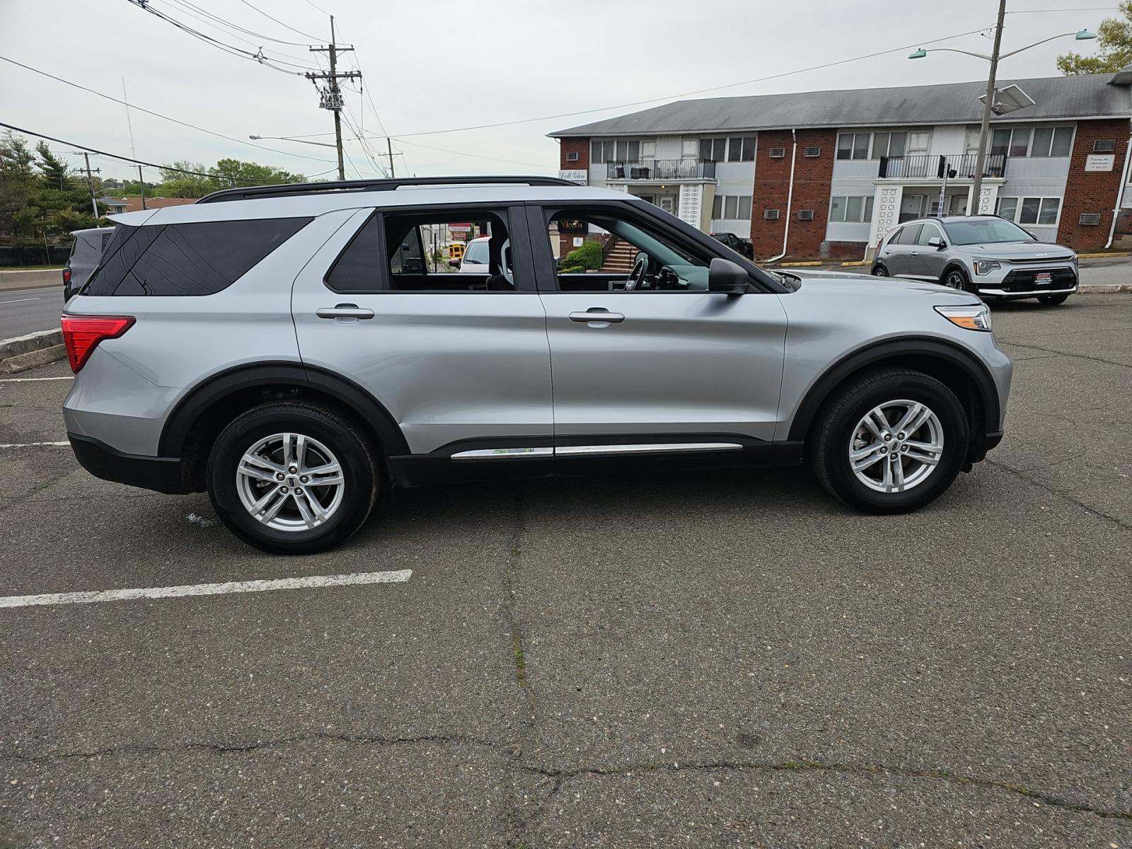 FORD EXPLORER - 4