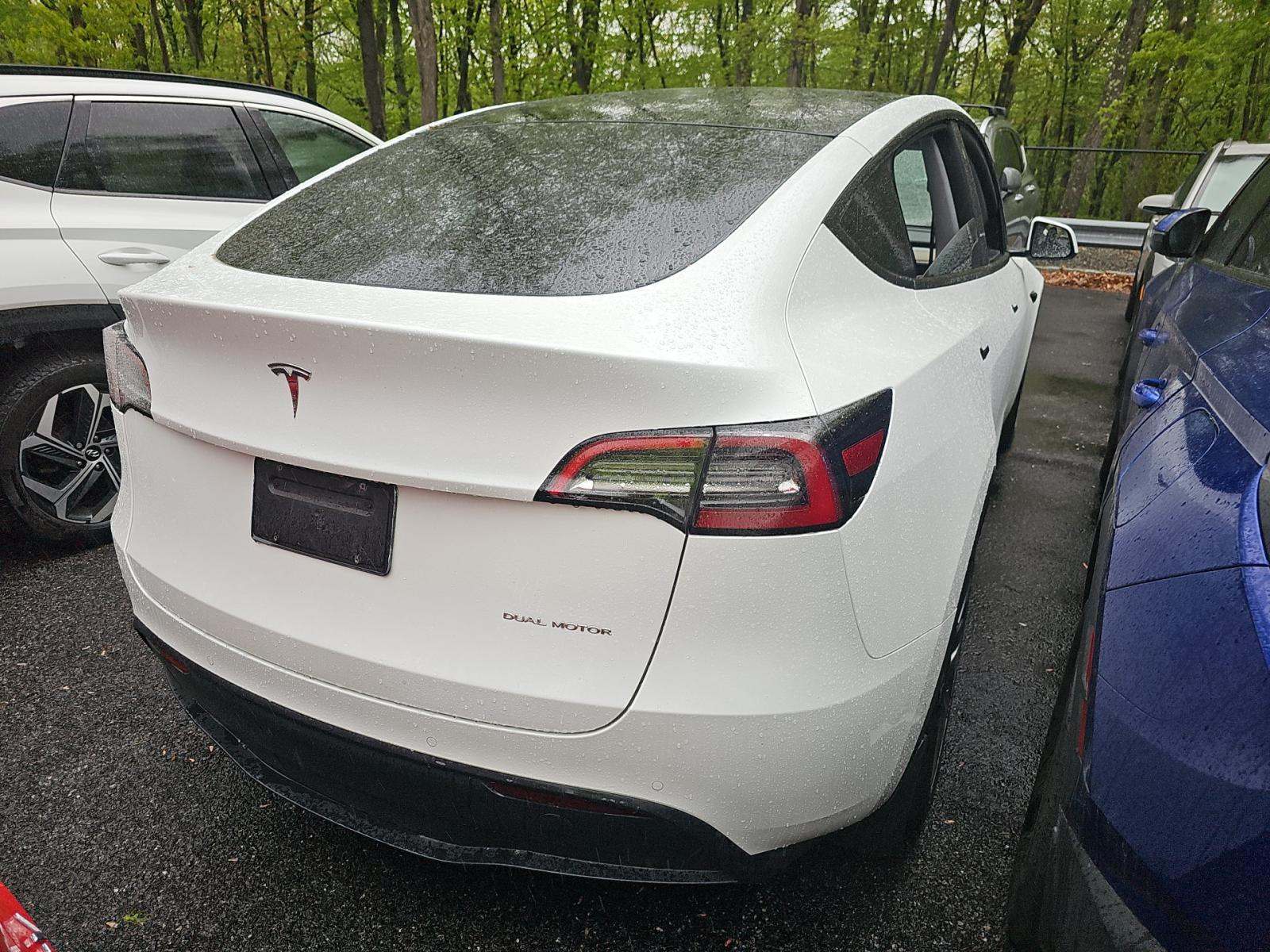 TESLA MODEL Y - 3