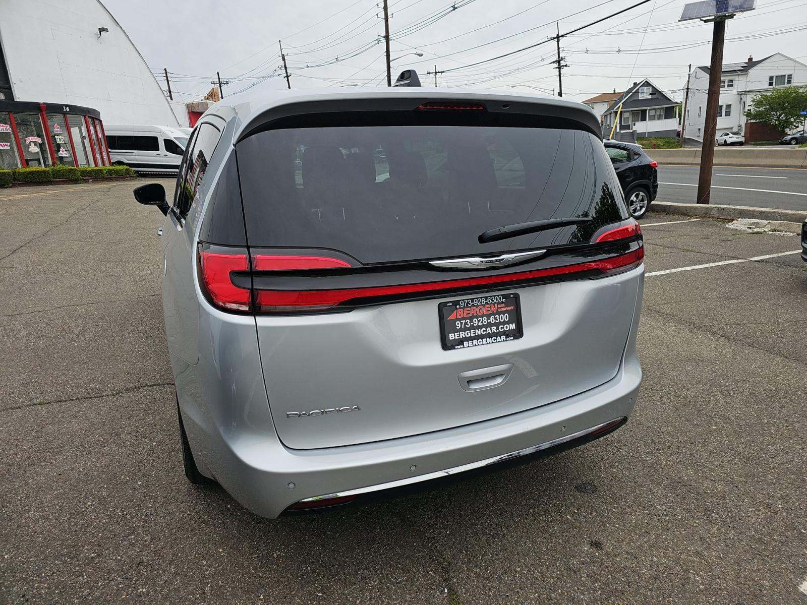 2024 Chrysler Pacifica Touring L FWD